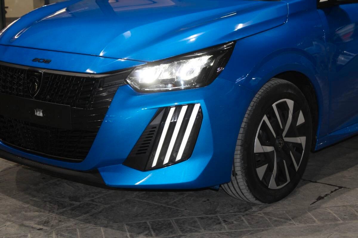 Peugeot 208 1.2 puretech Active s&s 100cv Con NAVIGATORE