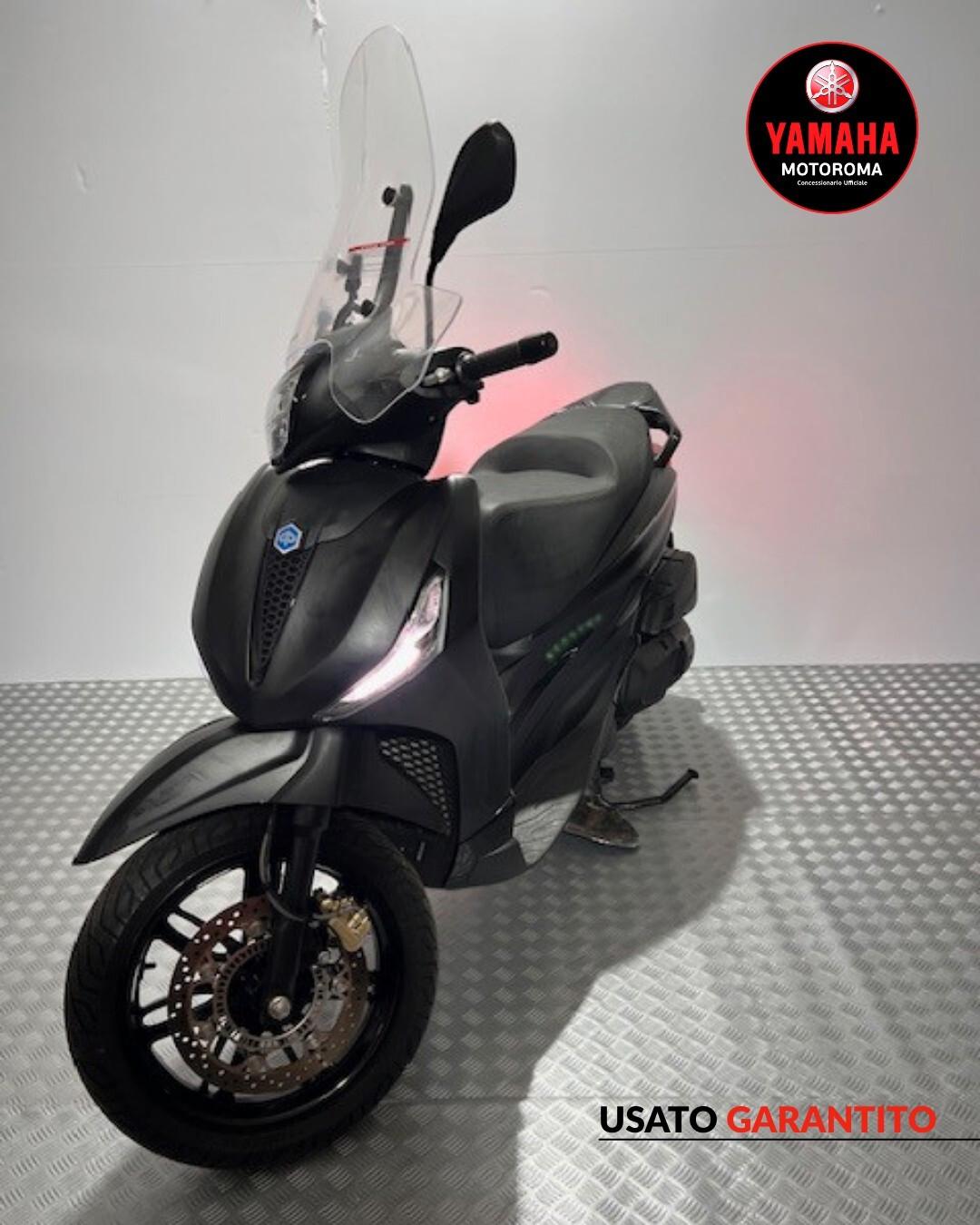 Piaggio Beverly 400 deep black