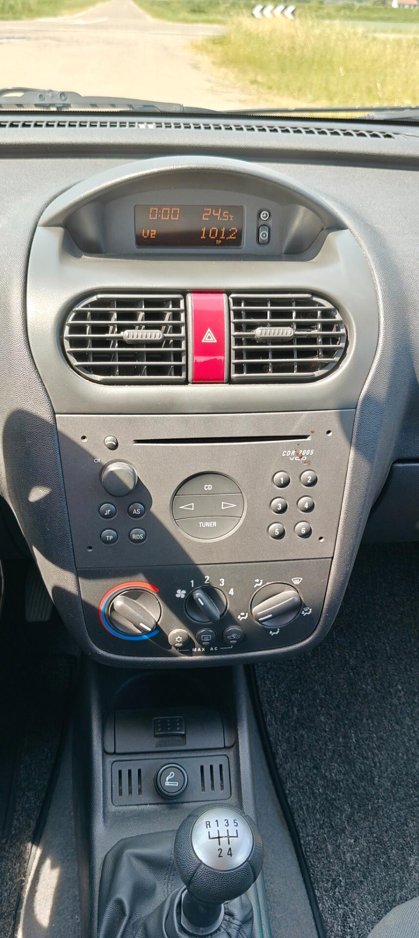 Opel Corsa 1.0 Benzina - Neopatentati