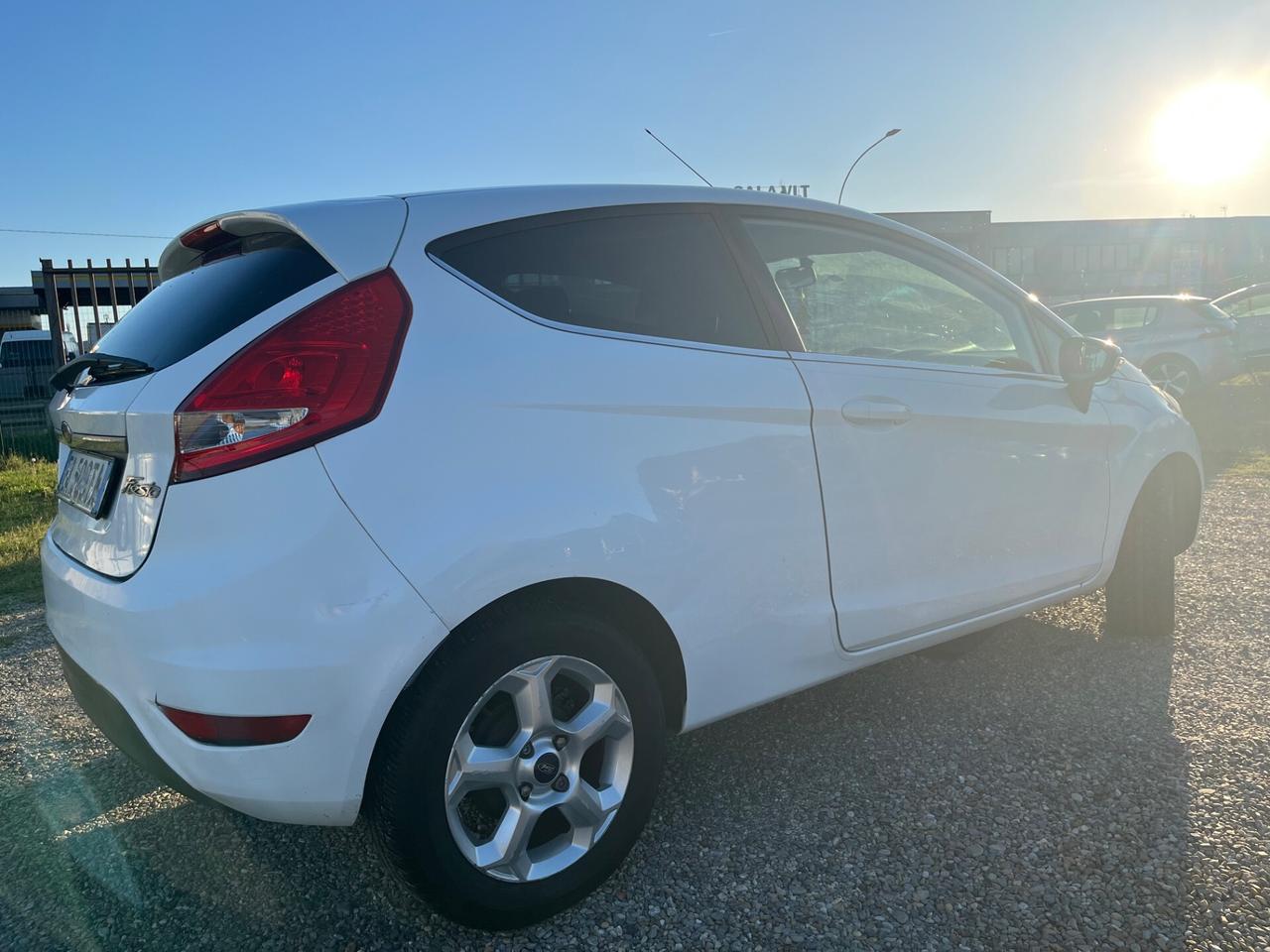 Ford Fiesta 1.4 TDCi 70CV 3 porte Titanium