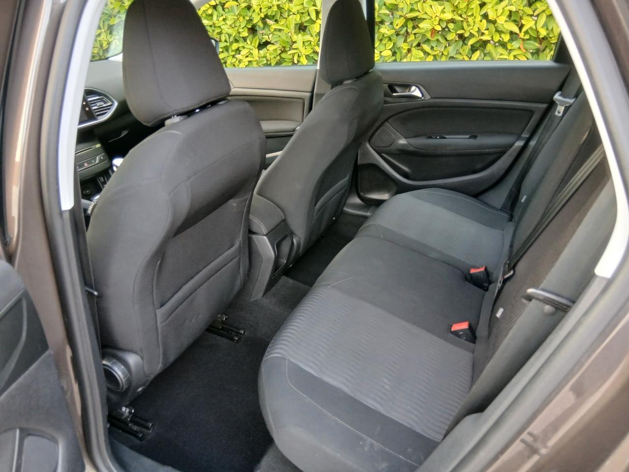 Peugeot 308 BlueHDi 115 cv allure sw tua a € 158 mese