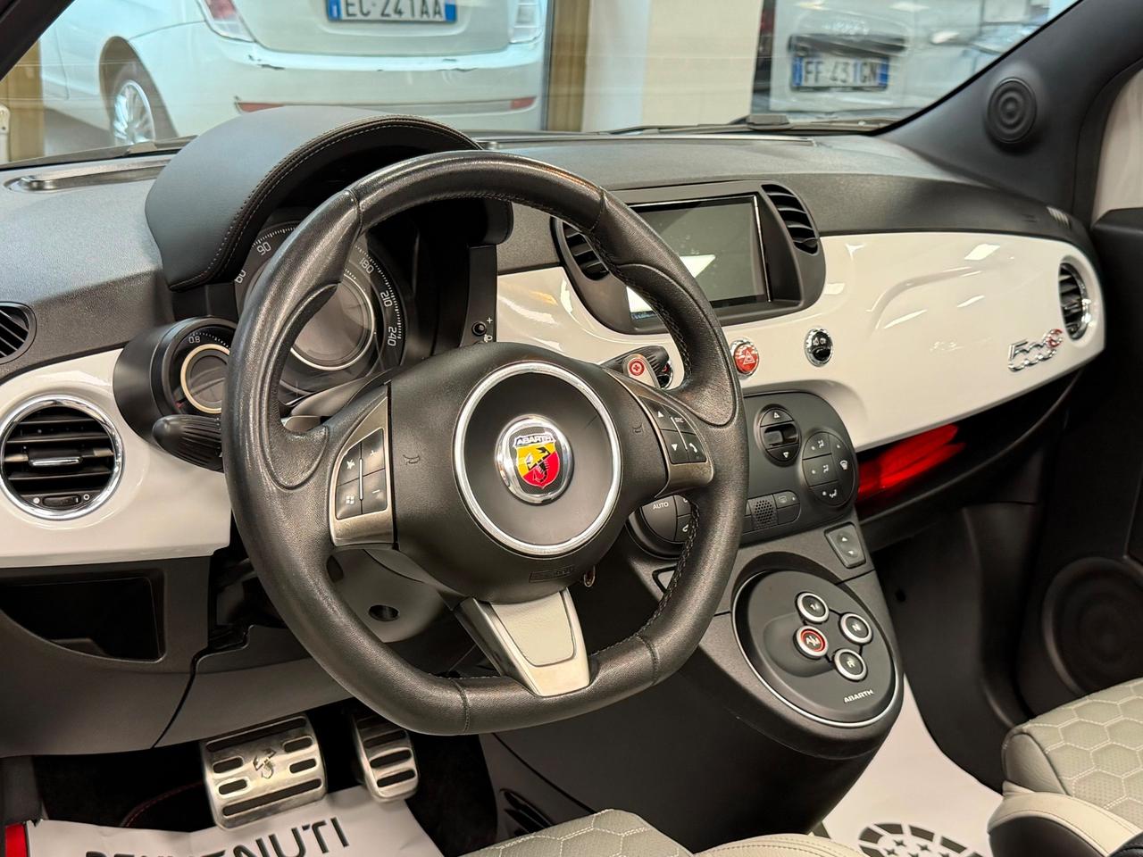 Abarth 500C Esseesse Versione: 1.4 Turbo T-Jet MTA Bicolore