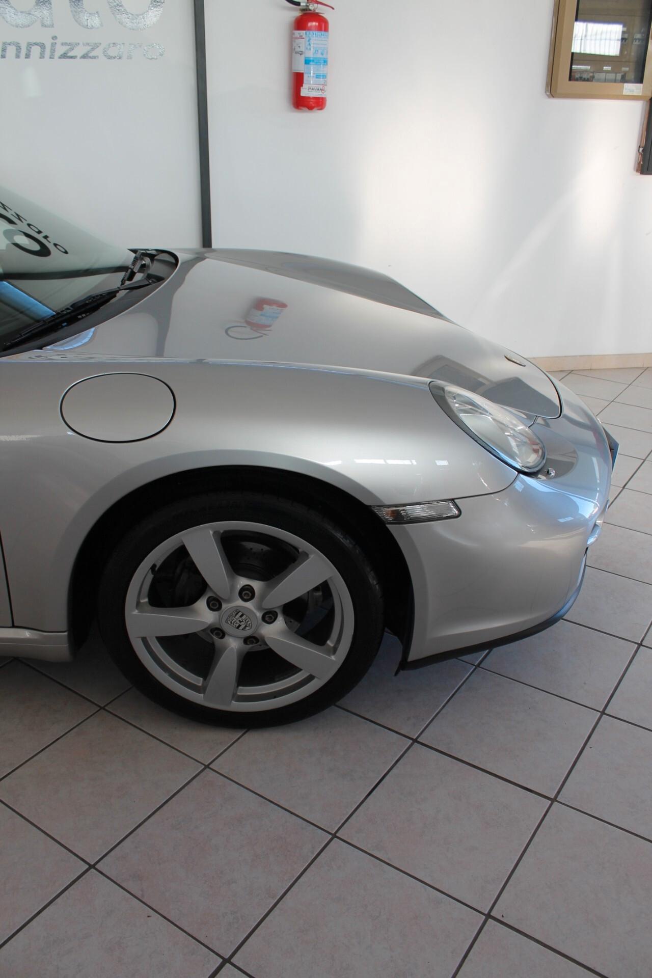 Porsche Cayman 2.7