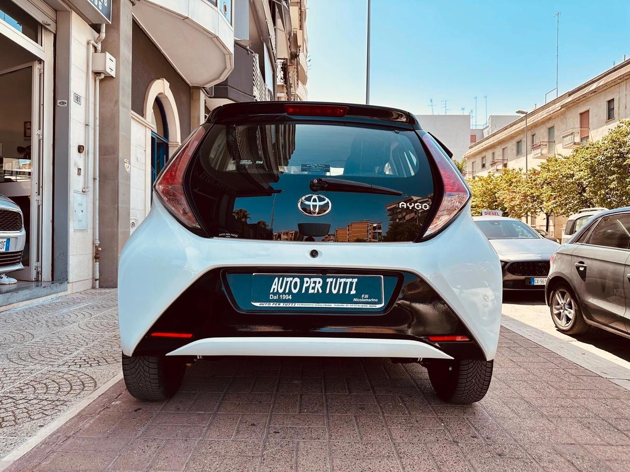 Toyota Aygo 5 porte CAMBIO AUTOMATICO