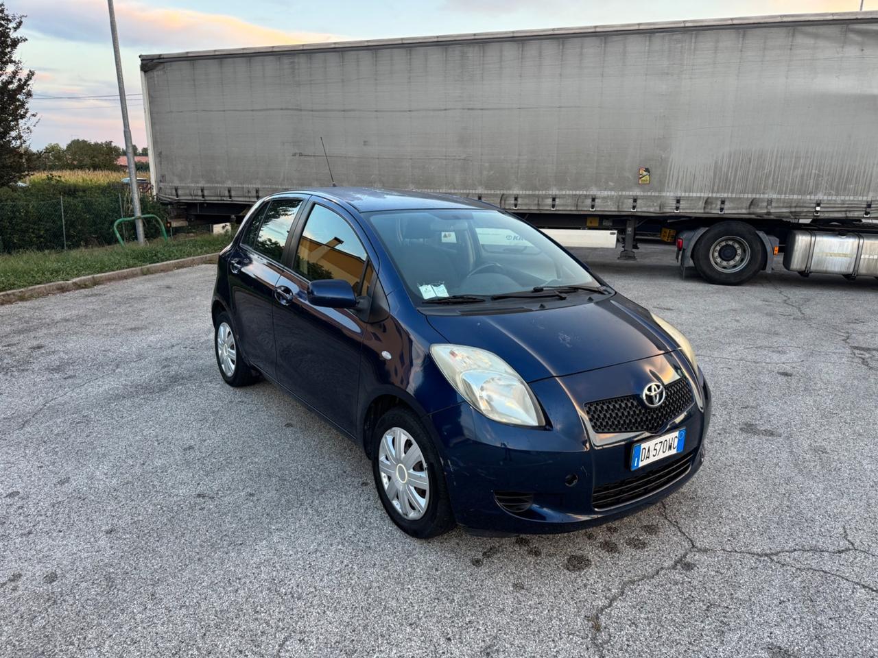 Toyota Yaris 1.0 5 porte Sol