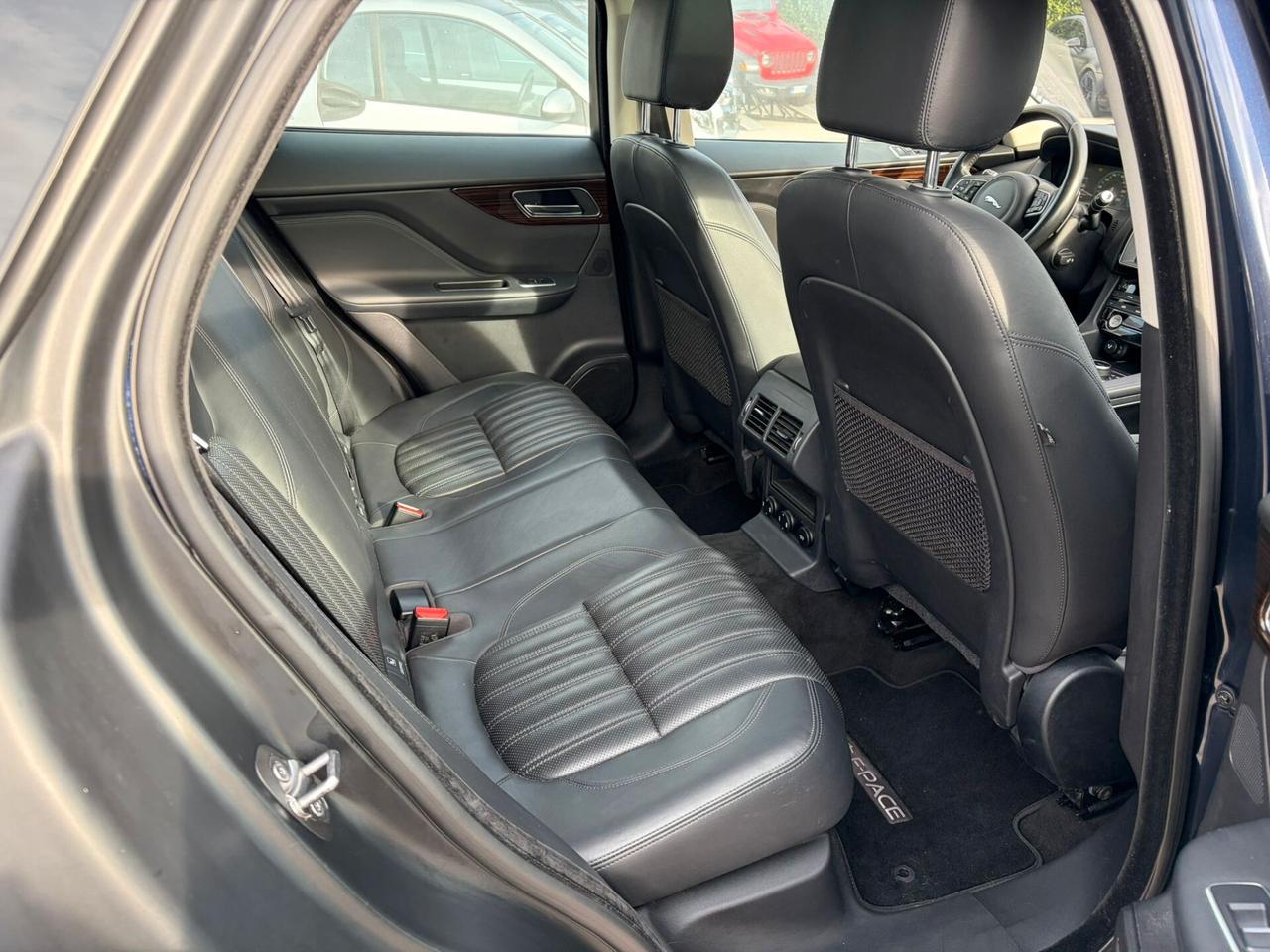 Jaguar F-Pace 2.0 D 180 CV Portfolio