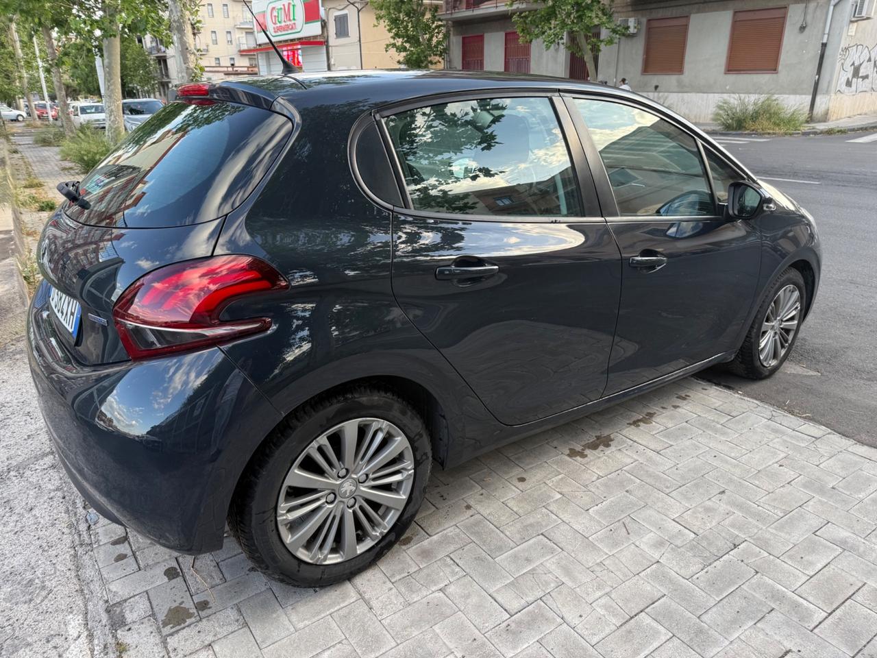 Peugeot 208 BlueHDi 75 5 porte Allure