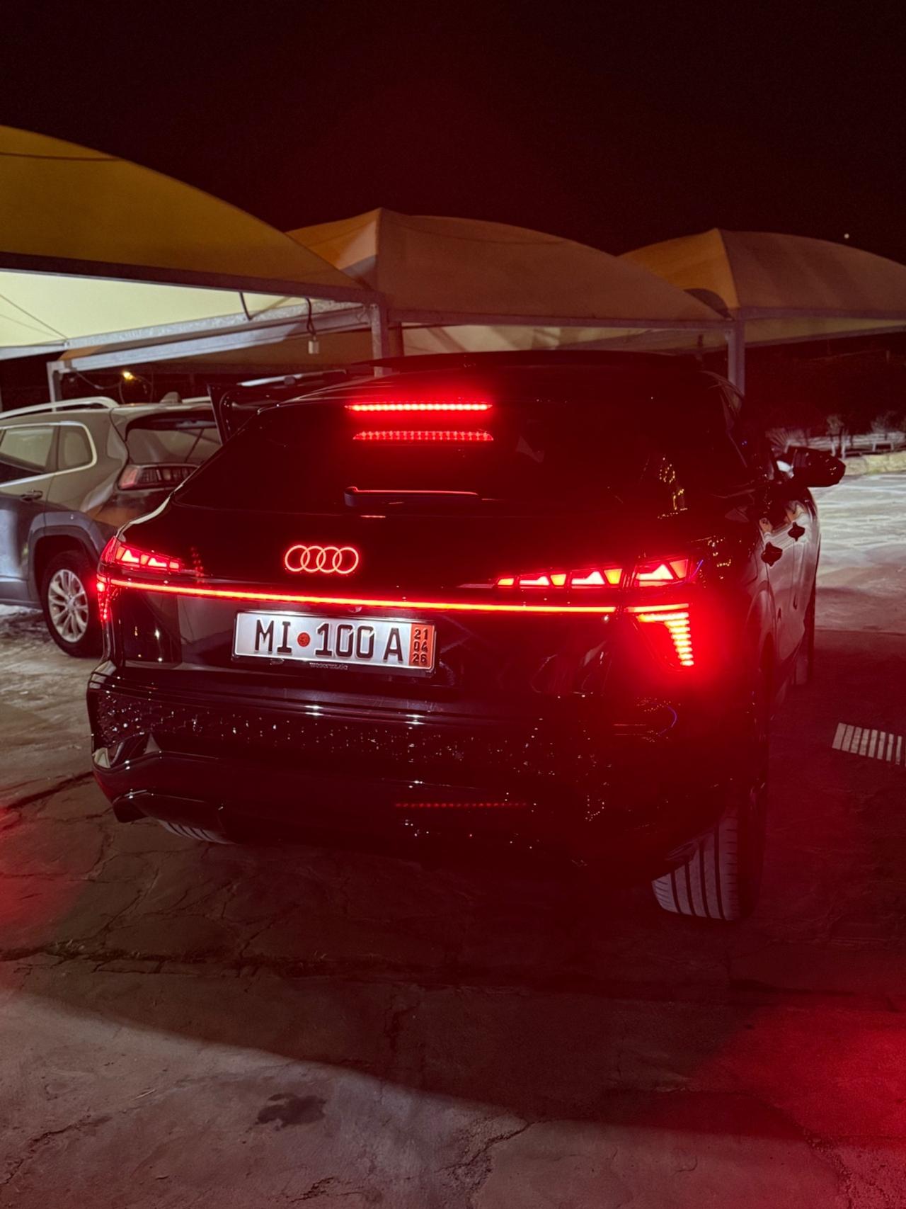 Audi Q3 35 TDI quattro S tronic line Head Up Display Led Pelle Tetto Apribile Navy Camera 360• Matrix