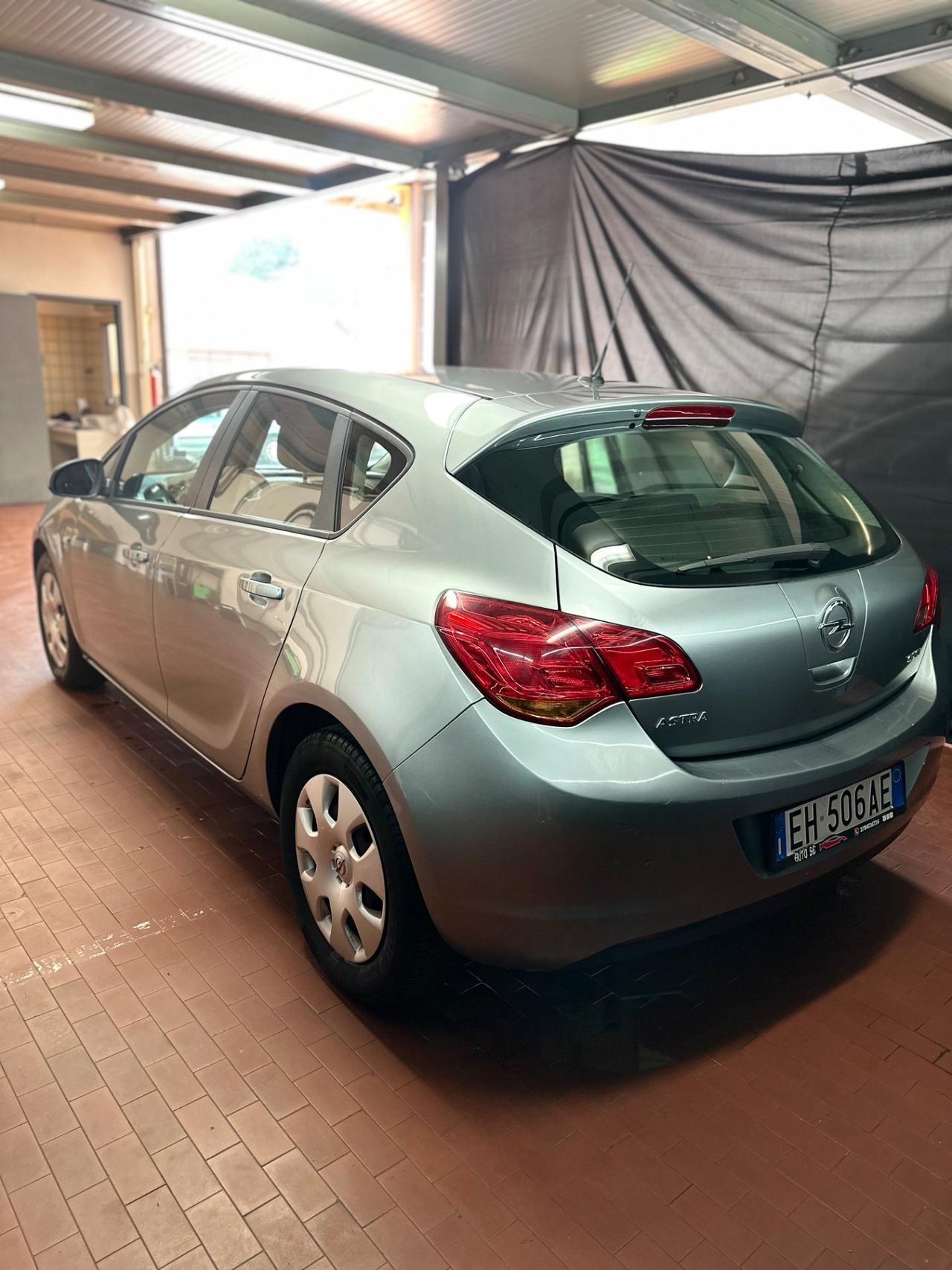 Opel Astra 1.7 CDTI 2011