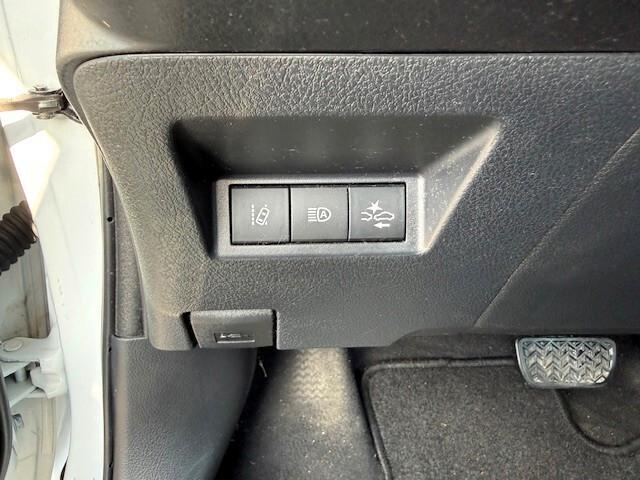 Toyota Yaris 1.5 Hybrid 5P Auto Business