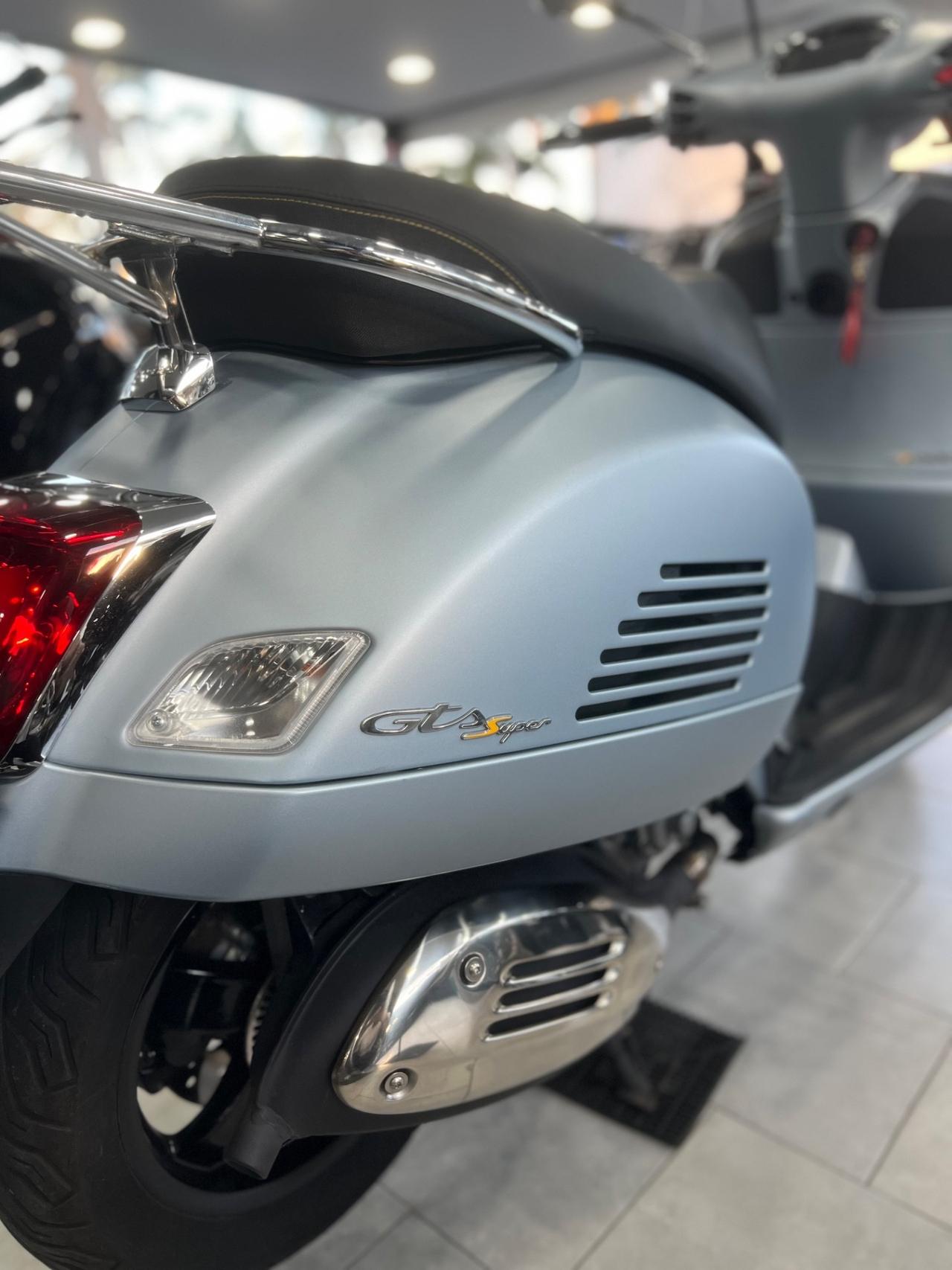 Piaggio Vespa 300 GTS SUPER TECH - 2022