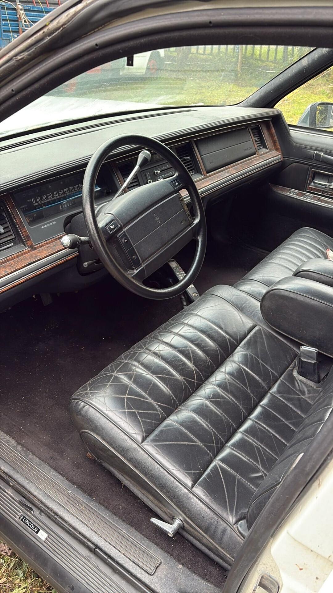 Lincoln TOWN CAR LIMOUSINE