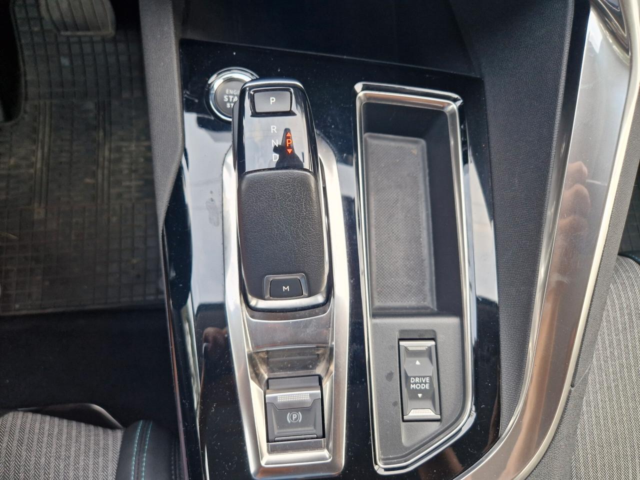 Peugeot 3008 1.5 130CV "67.200 km" AUTOMATICA, Carplay, Telecamera 360