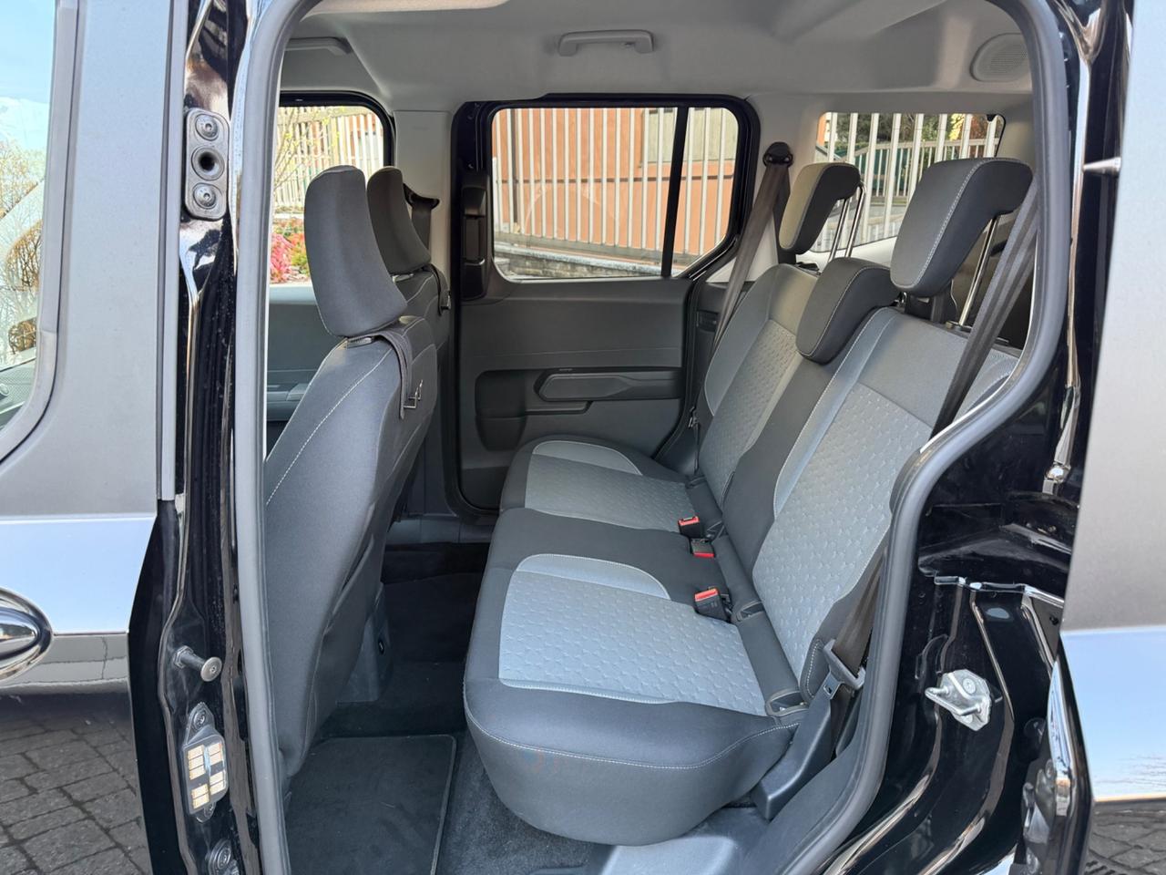 Ford Tourneo Courier 1.0 EcoBoost Powershift Active