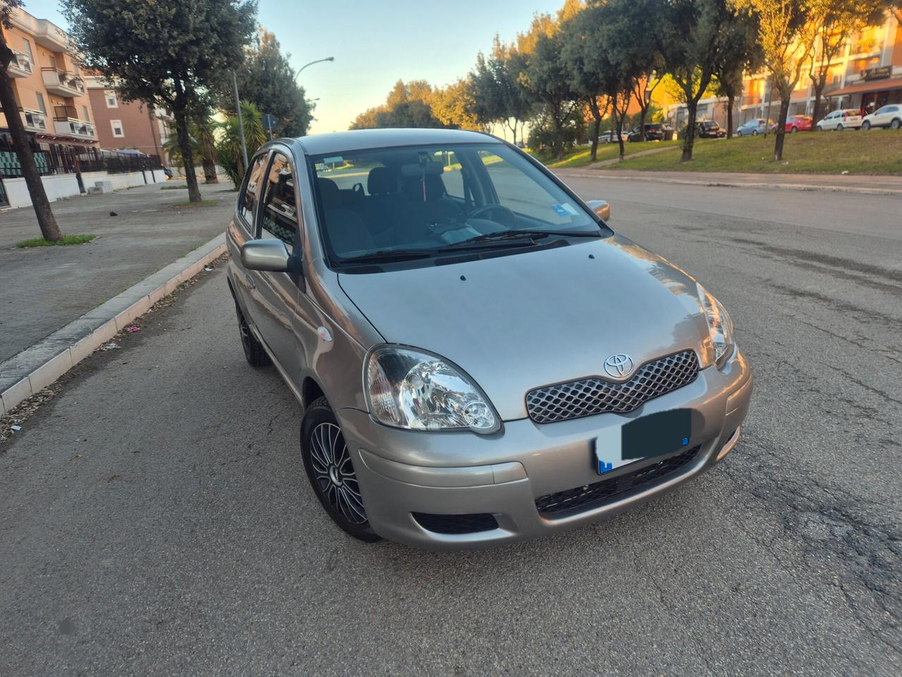 Toyota Yaris 1.0 benzina 68cv anno 05