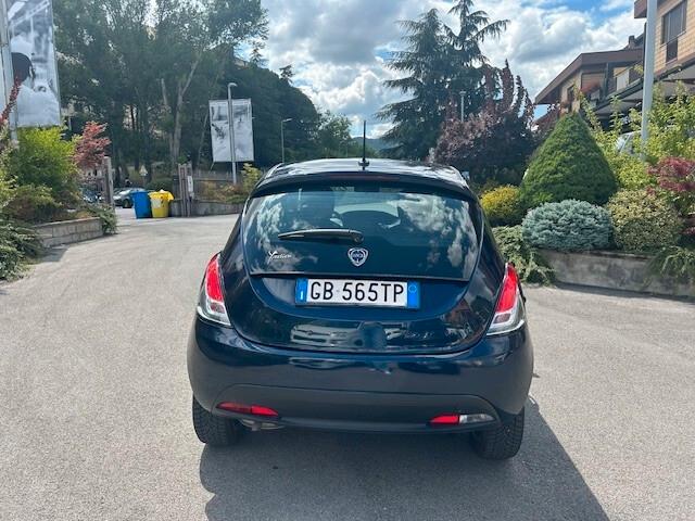 Lancia Ypsilon 1.2 69 CV 5 porte GPL Ecochic Silver