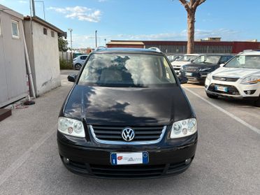 Volkswagen Touran 1.6 16V FSI Highline