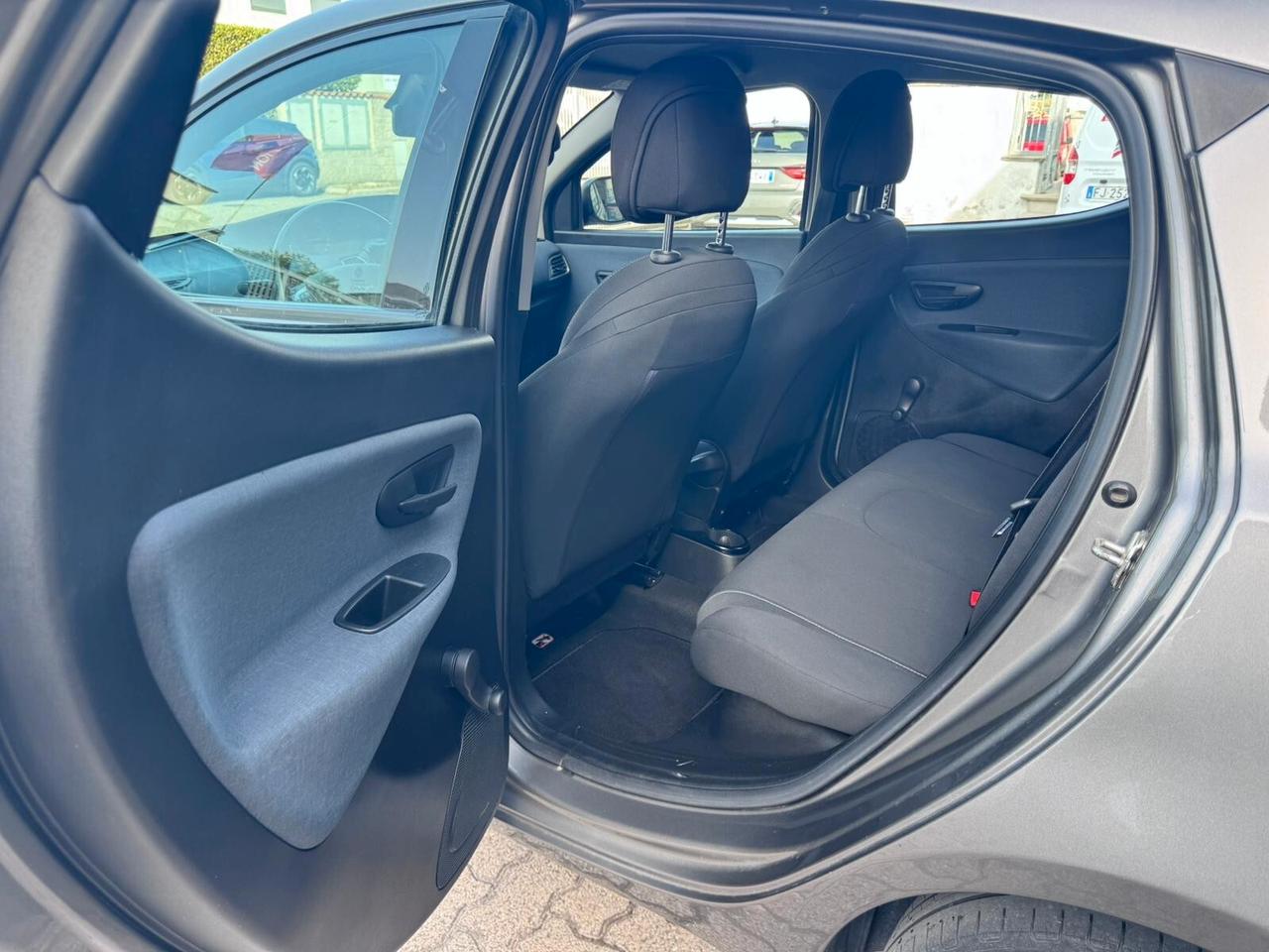 Lancia Ypsilon 1.0 FireFly 5 porte S&S Hybrid Gold