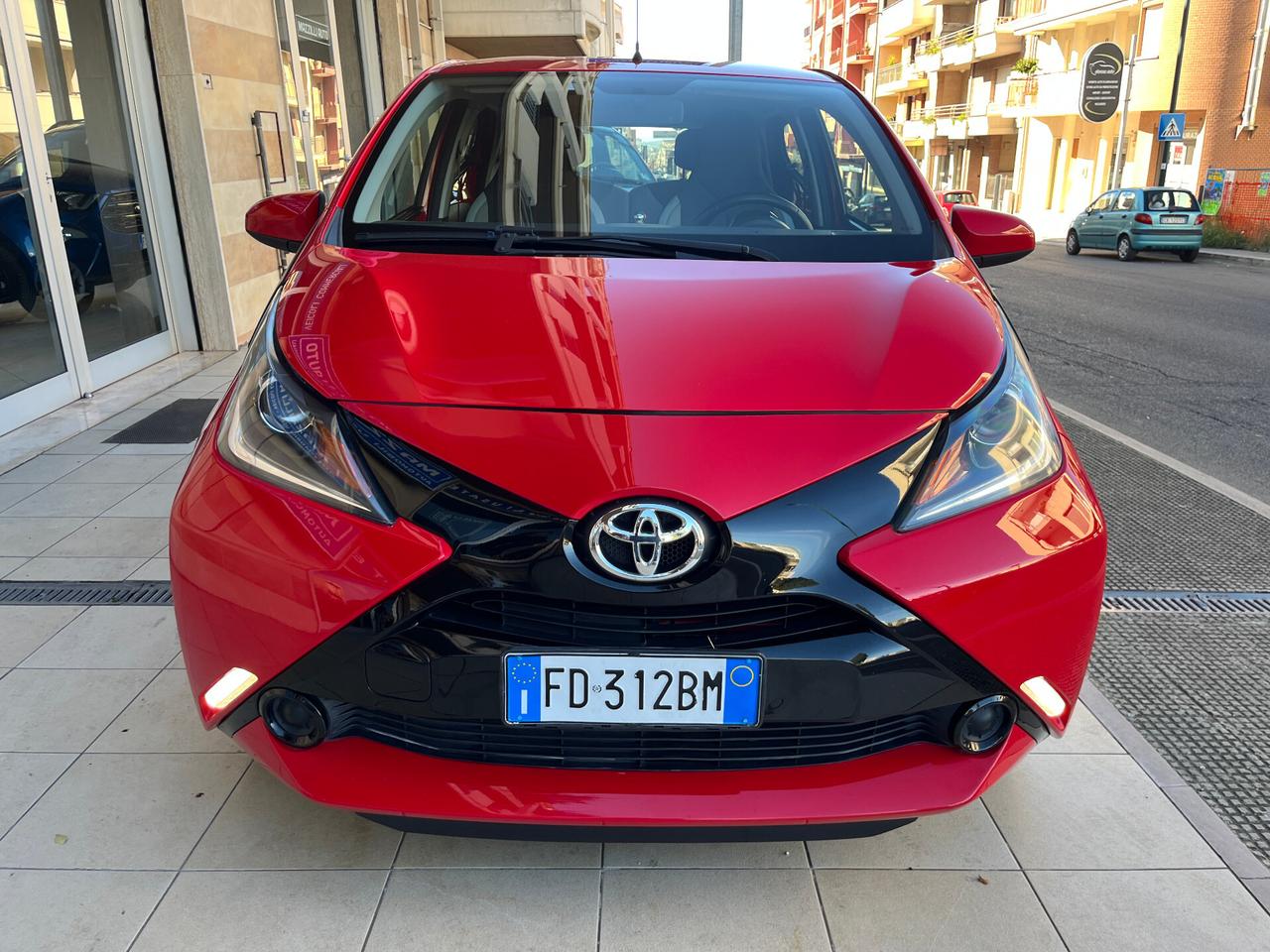 Toyota Aygo 1.0 VVT-i 69 CV 5 porte x-play
