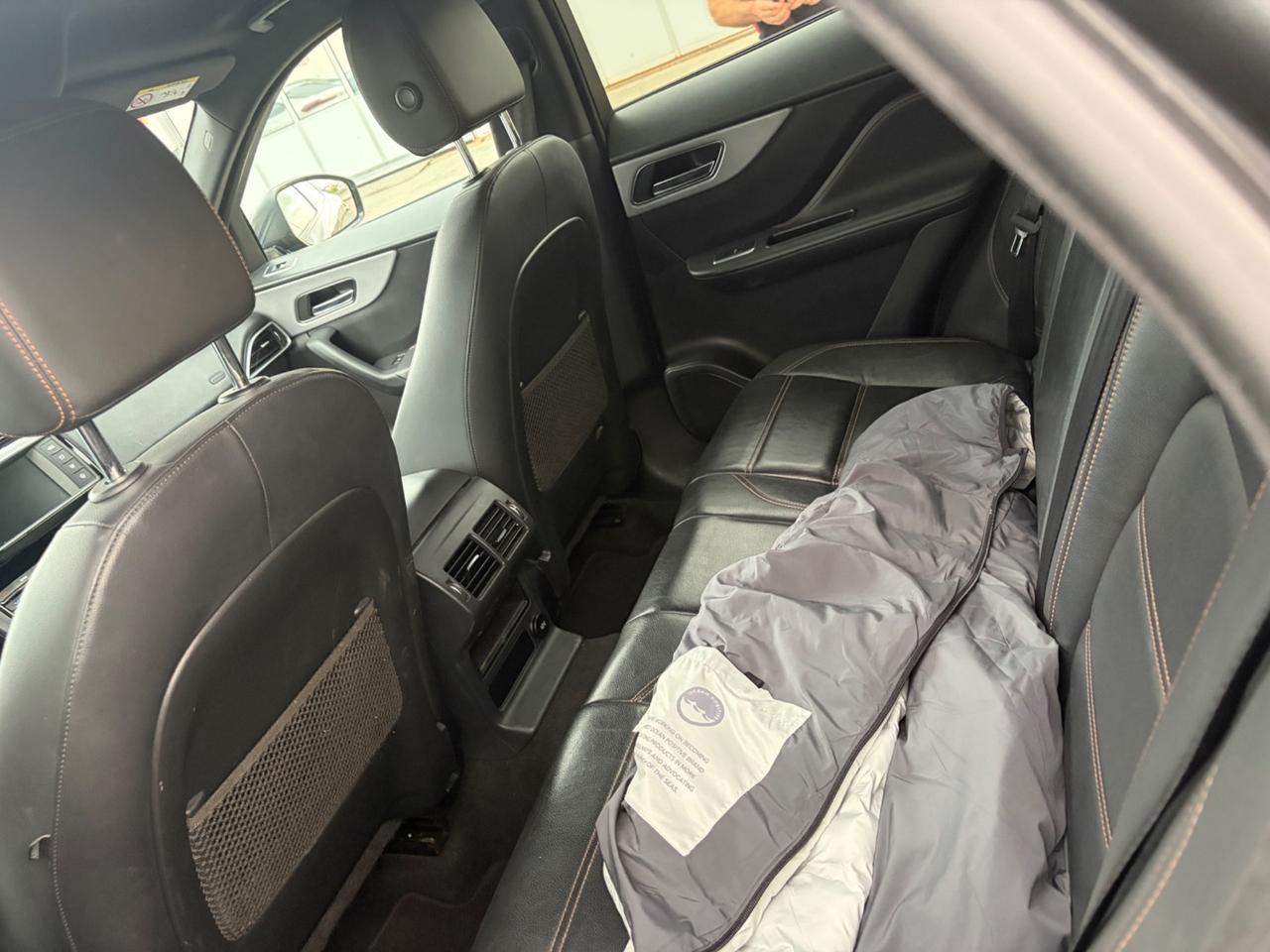 Jaguar F-Pace 2.0 D 180 CV R-Sport