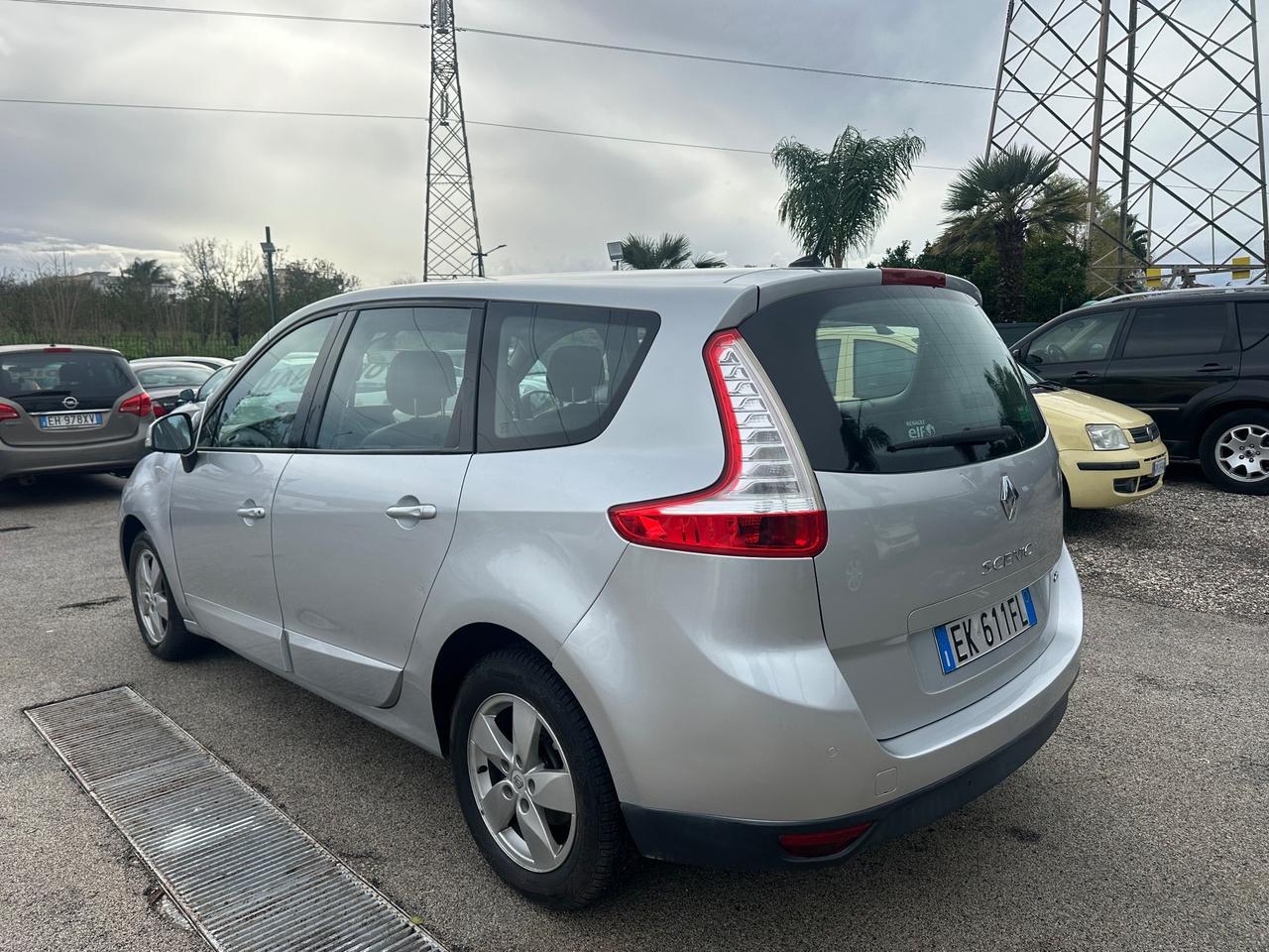 Renault Scenic 1.5 diesel 2011 7posti full optional