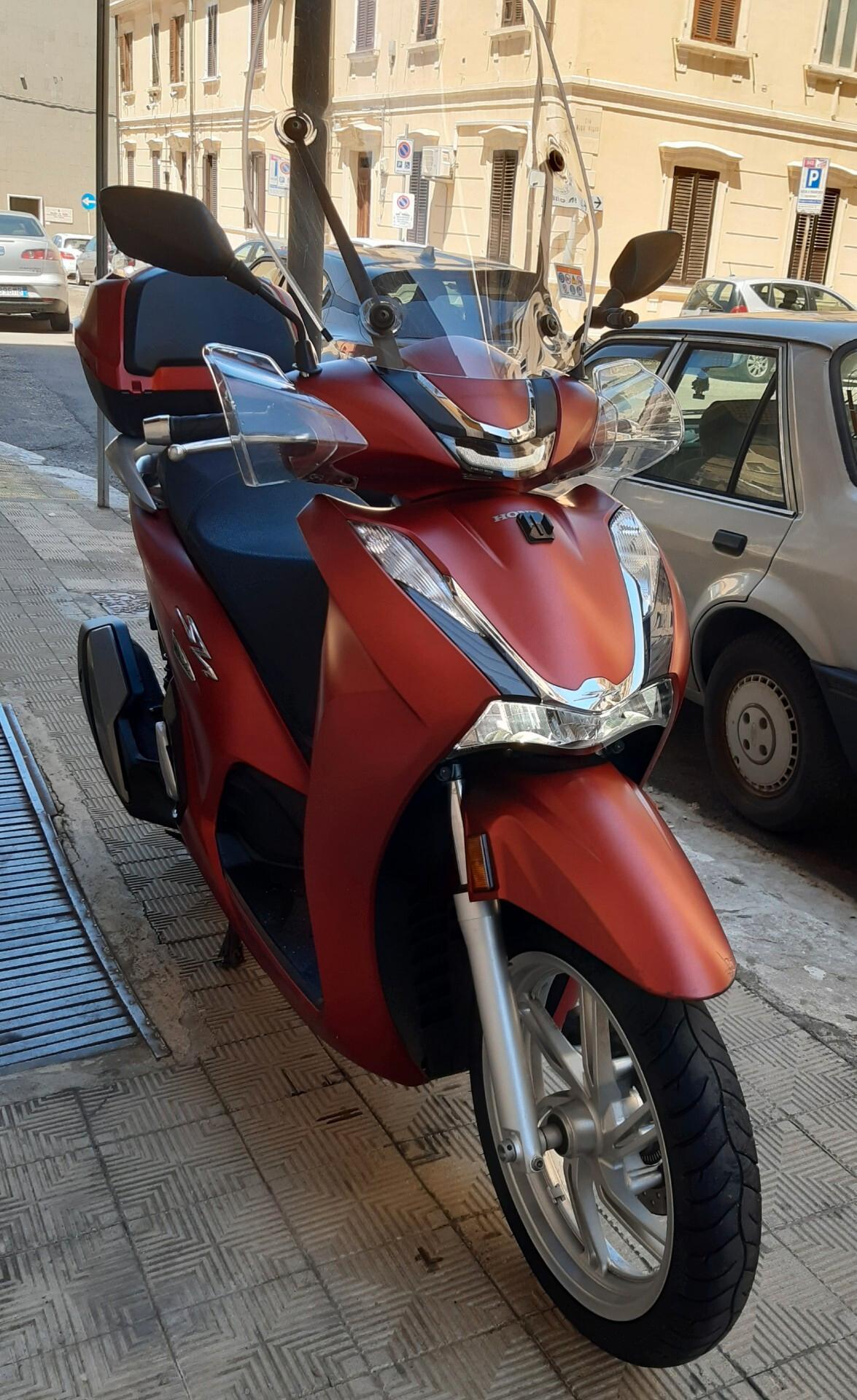 Honda SH350 rosso opaco