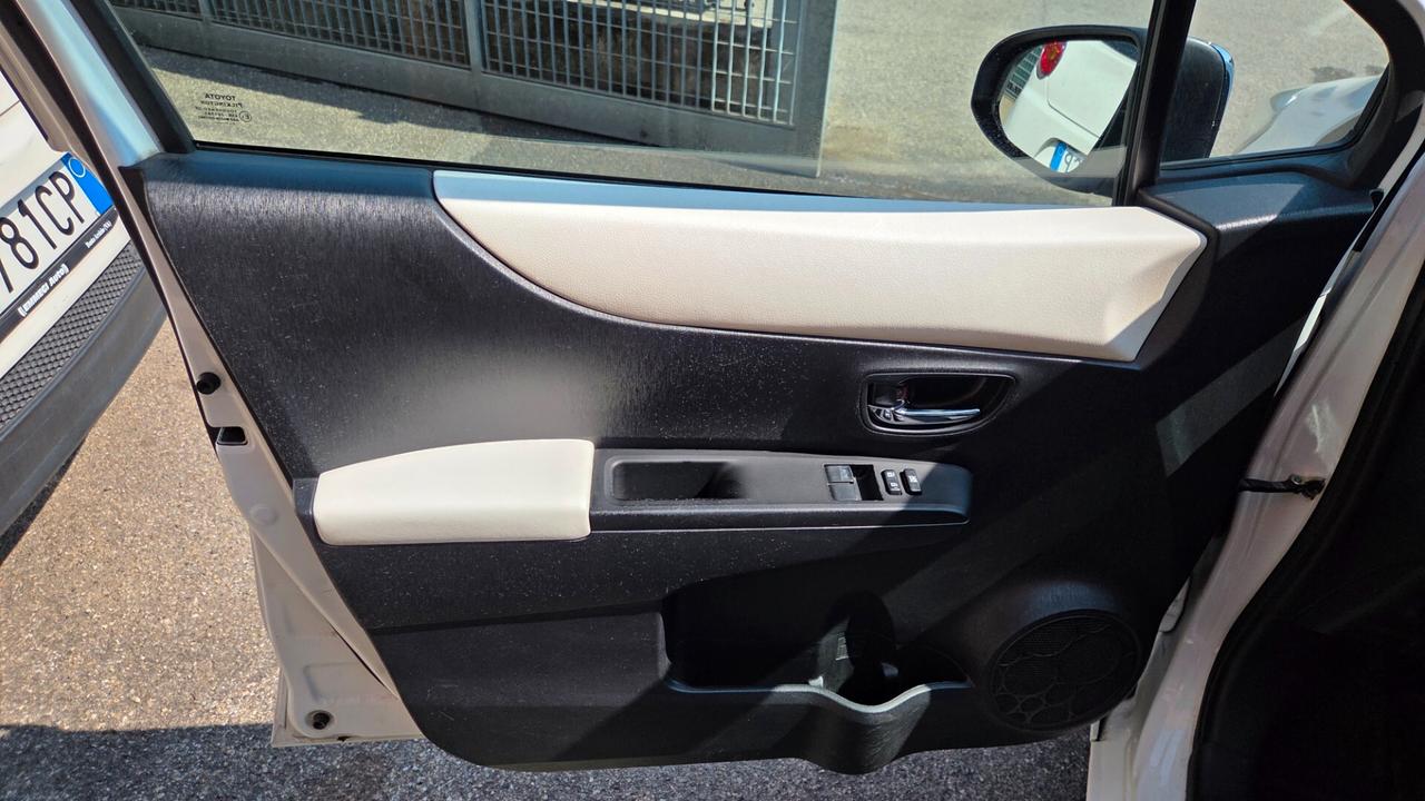 Toyota Yaris 1.3 5 porte Trend unico proprietario