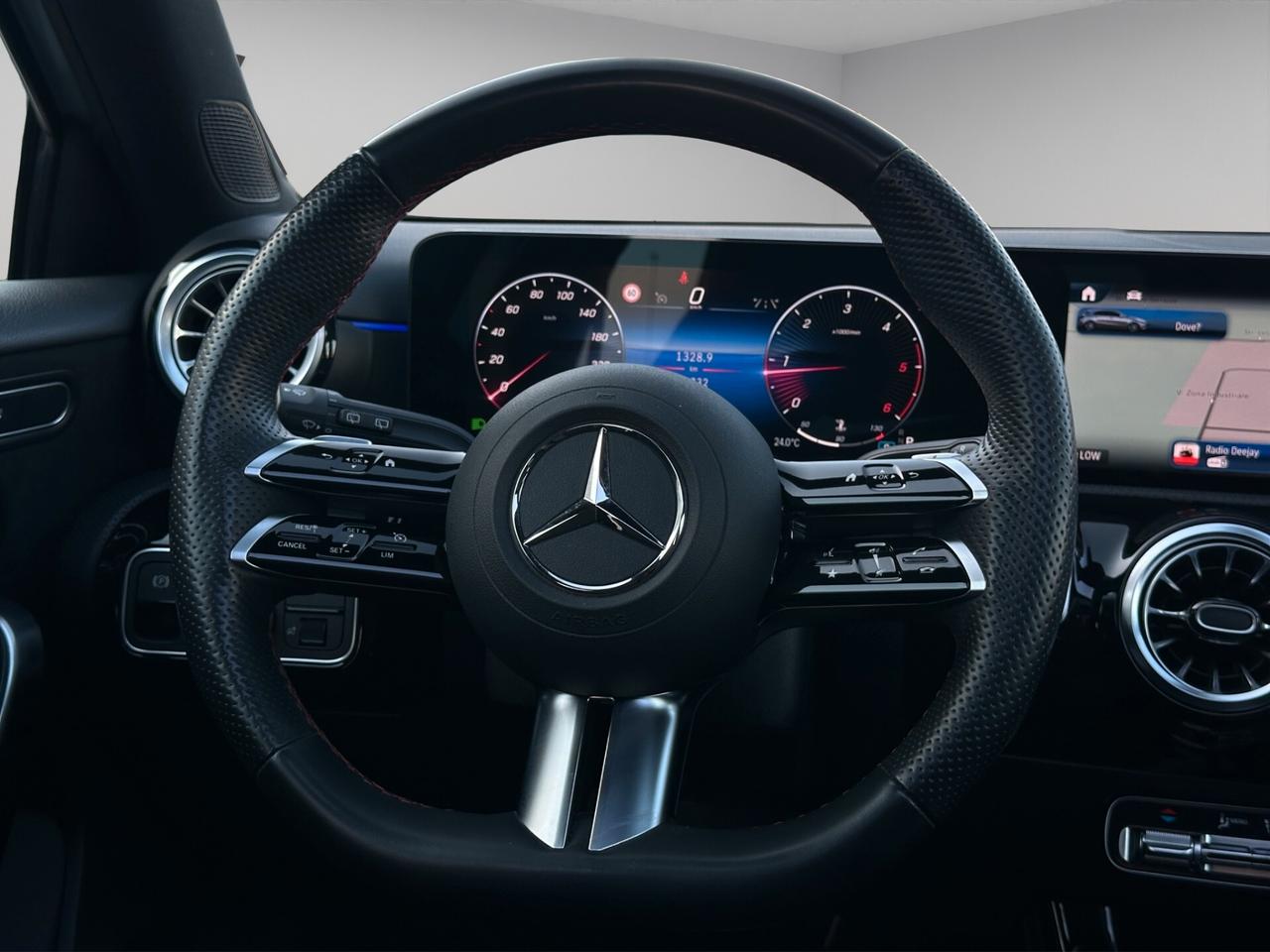 Mercedes-benz A 200d AMG Line Premium Plus Night