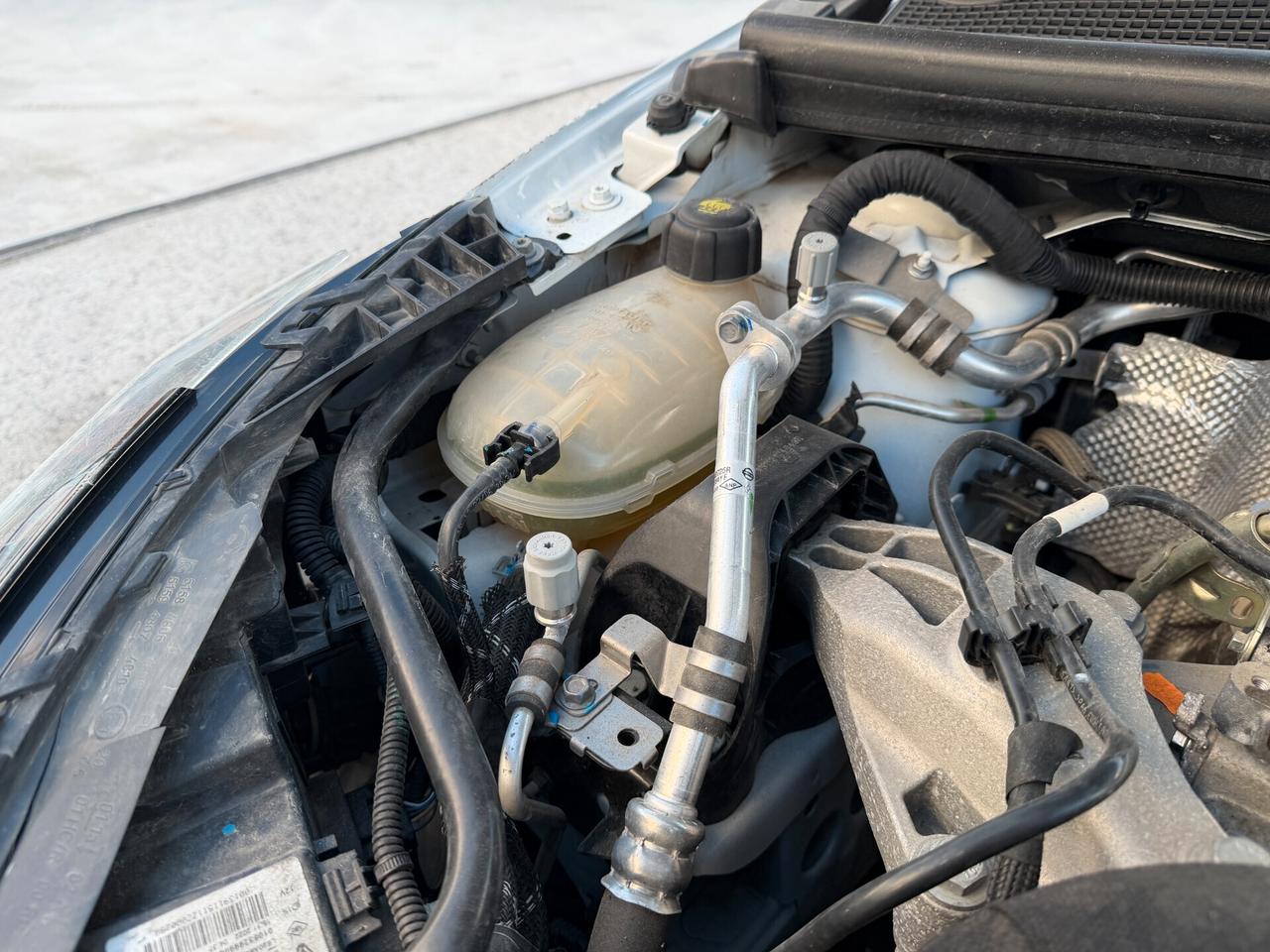 RENAULT CLIO 2023 1.0 BENZINA/GPL 101 CV *SINISTRATA