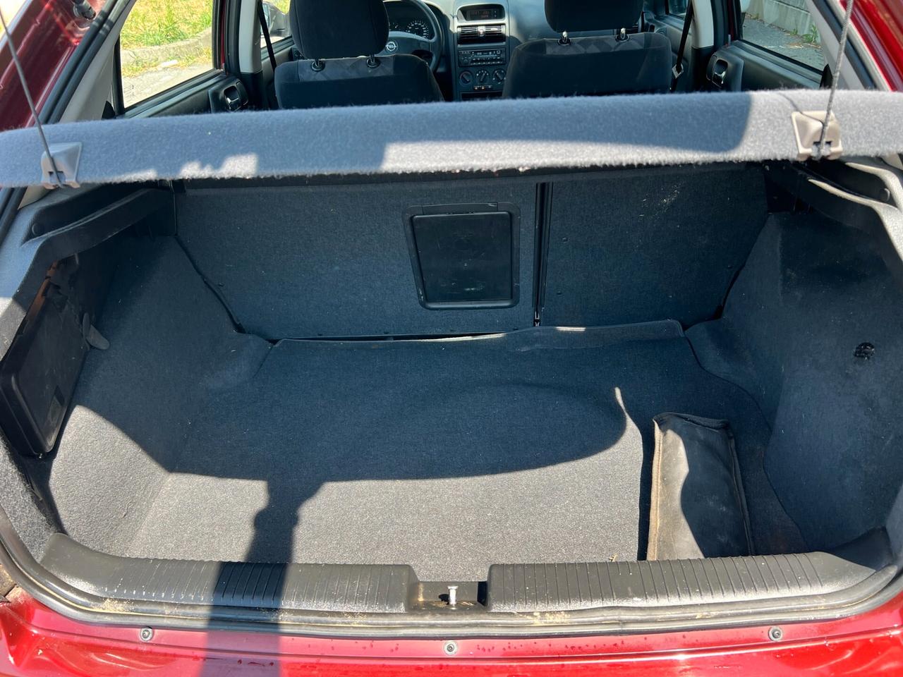 Opel Astra 1.4i 16V cat 5 porte Club adatta a neopatentati