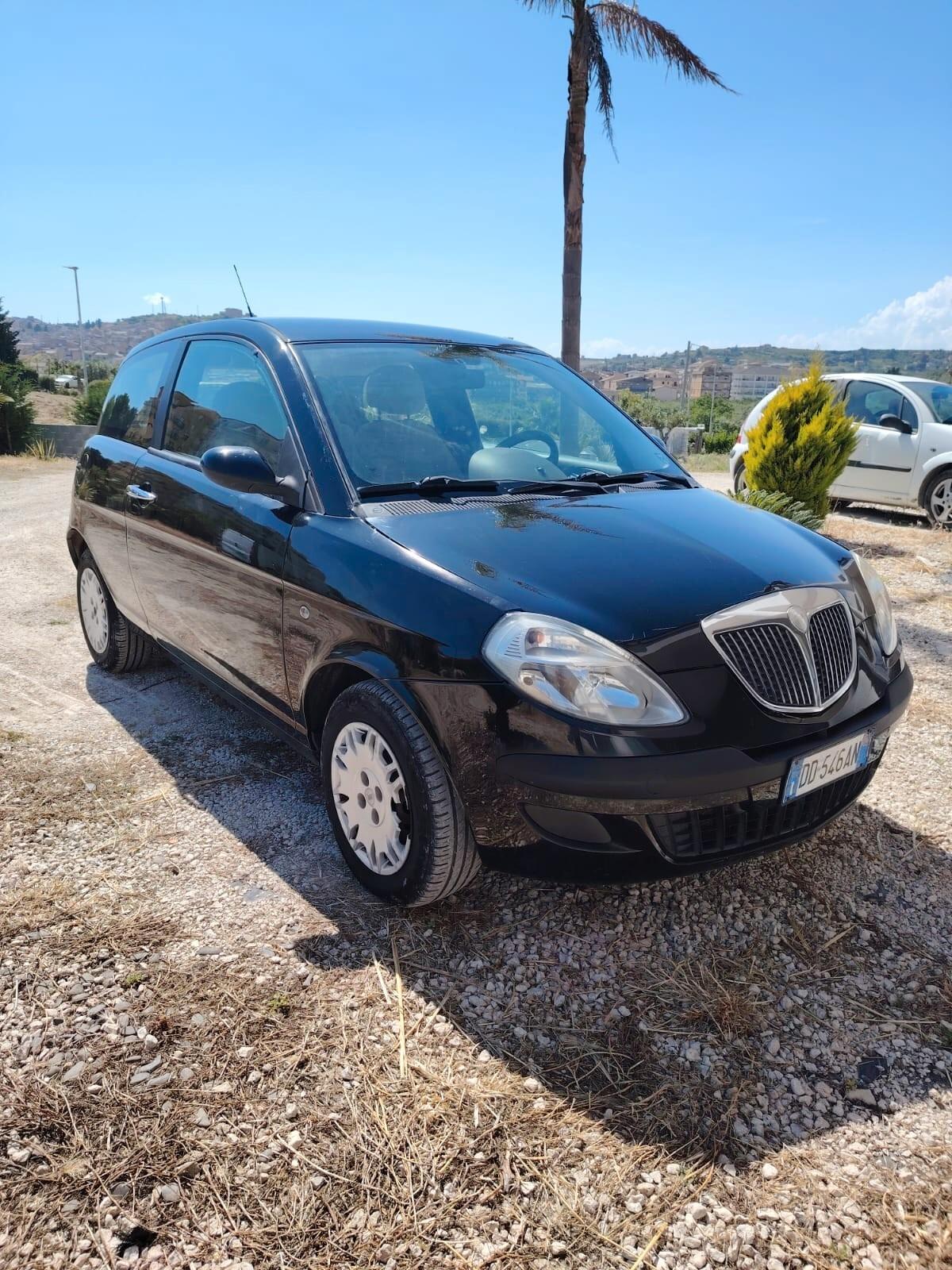 Lancia Ypsilon 1.3 MJT 75 CV Argento
