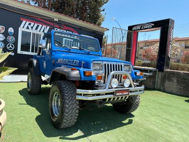 Jeep Wrangler yj 2.5 con motore 4.0