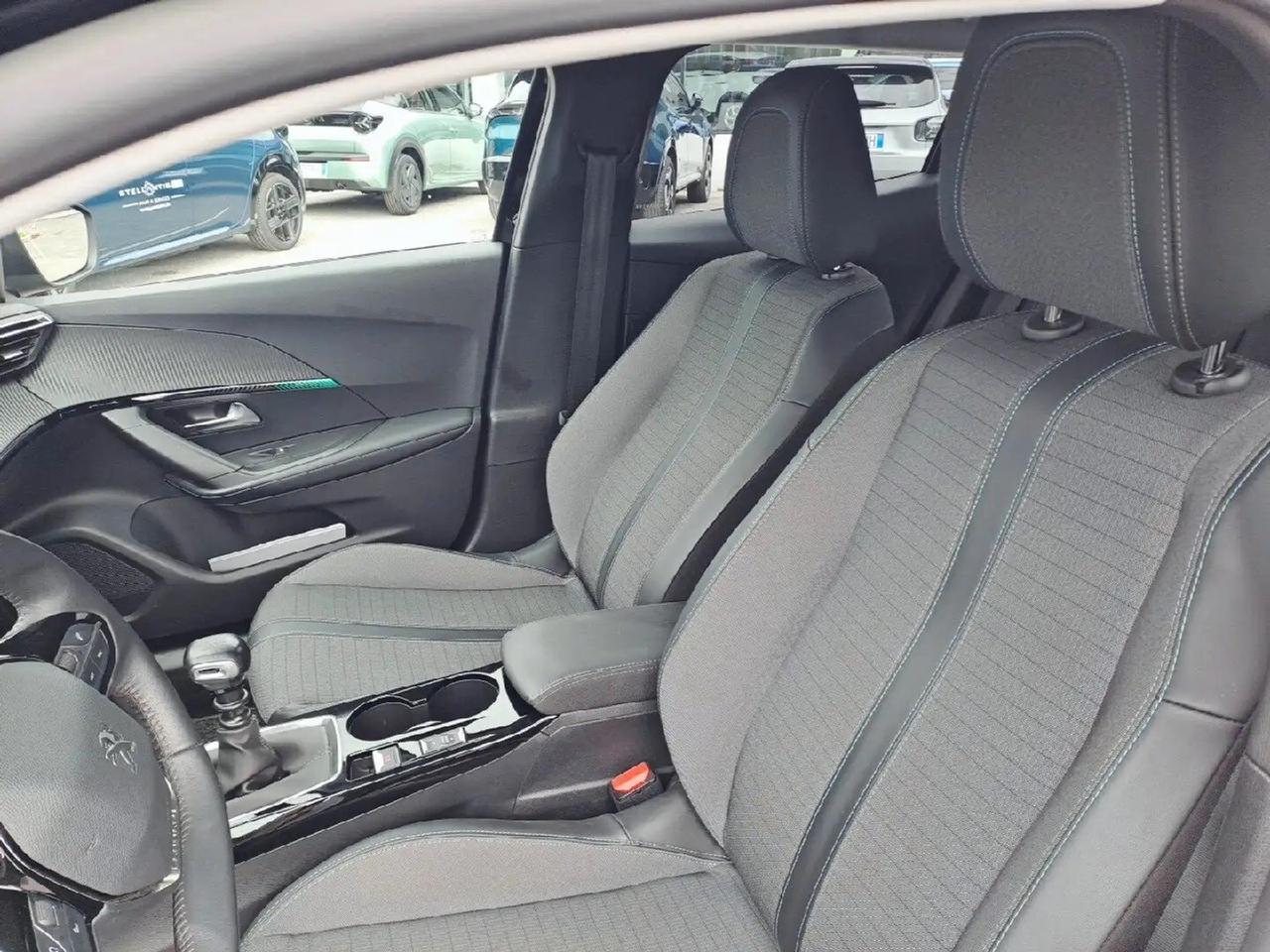 Peugeot 2008 PureTech 100 S&S Allure