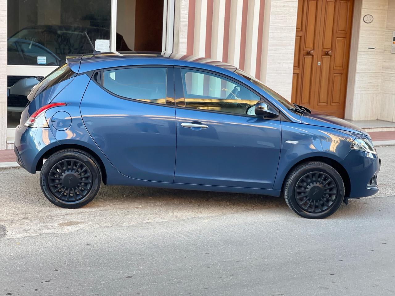 Lancia Ypsilon 1.0 FireFly 5 porte Hybrid Ecochic