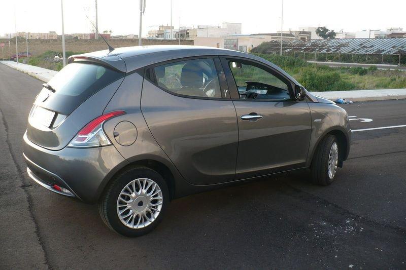 Lancia Ypsilon Ypsilon 1.2 69 CV 5 porte Silver