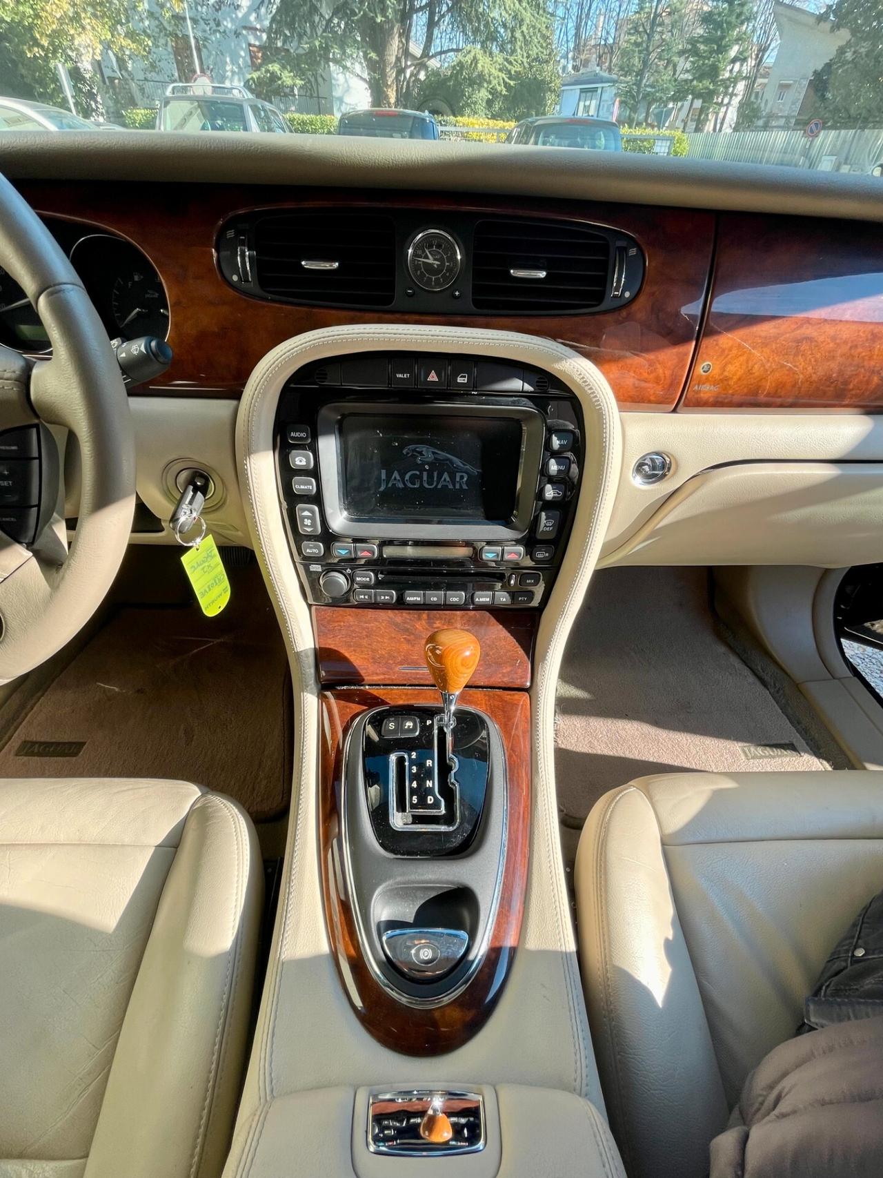 Jaguar XJ6 3.0 V6 238CVUNICOPROPRIETARIO