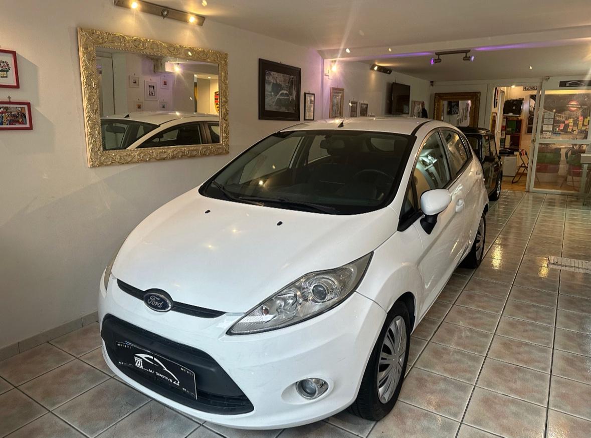Ford Fiesta 1.4 5 porte Bz.- GPL Titanium / RATE / FINANZIAMENTI