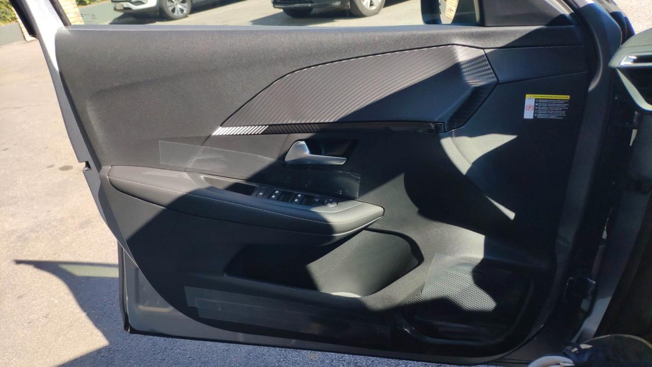 Peugeot 208 Allure 1200 Benz 100 CV Km0