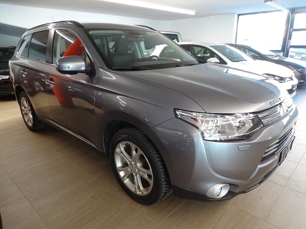 Mitsubishi Outlander 2.2 DI-D Intense 4x4 7 posti marce ridotte