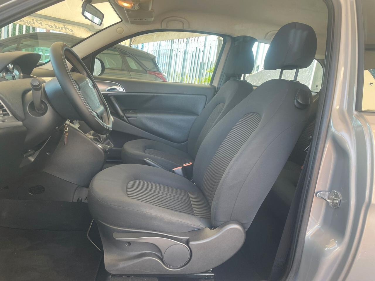 Lancia Ypsilon 1.2 Versus