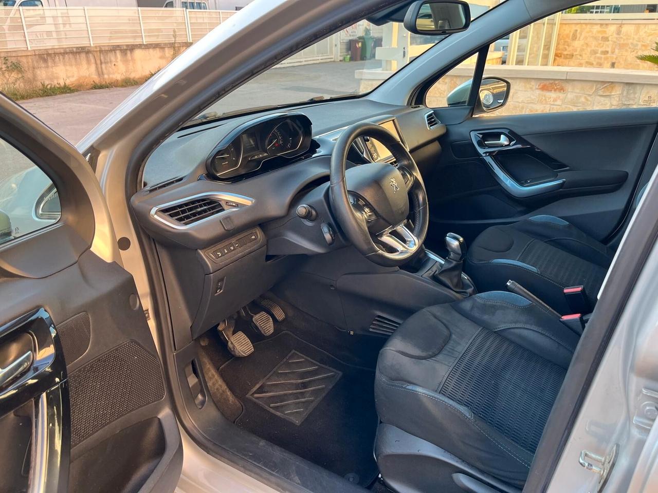 Peugeot 208 1.6 e-HDi 92 CV 5 porte Allure