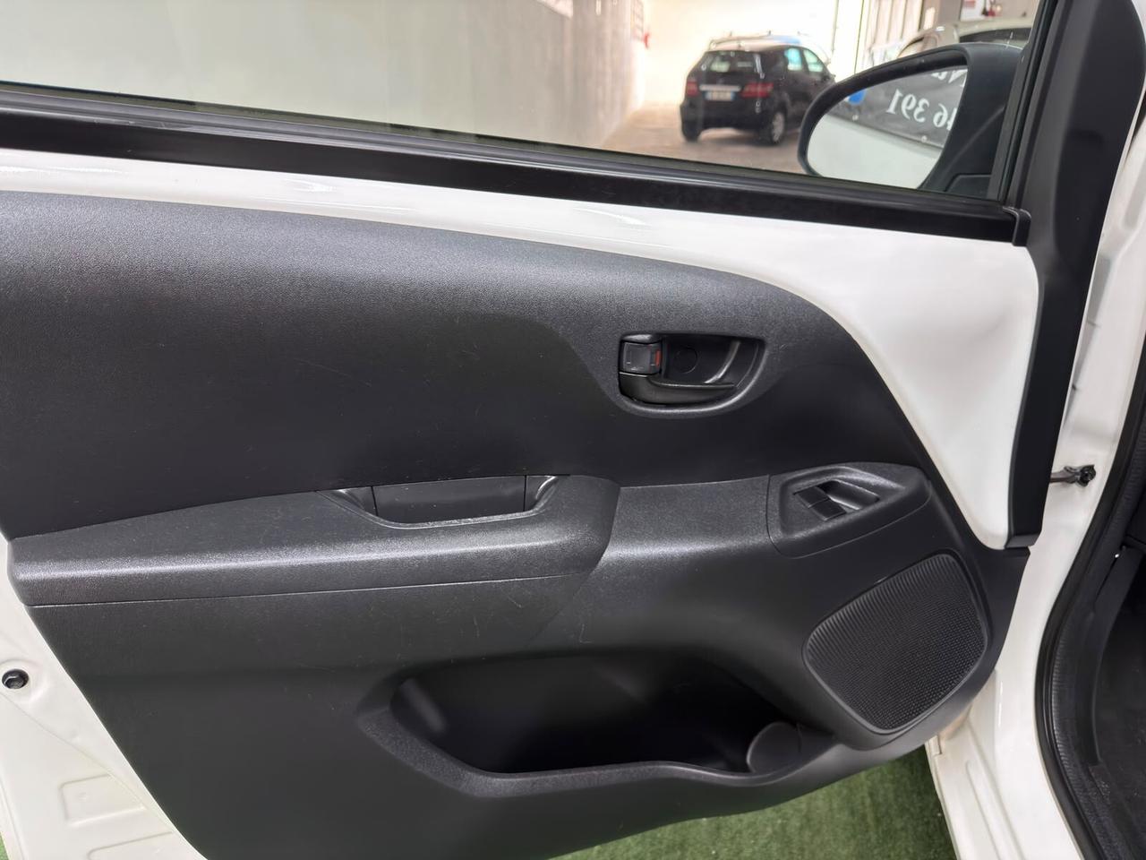 Toyota Aygo 1.0 VVT-i 69 CV 5 porte x-clusiv
