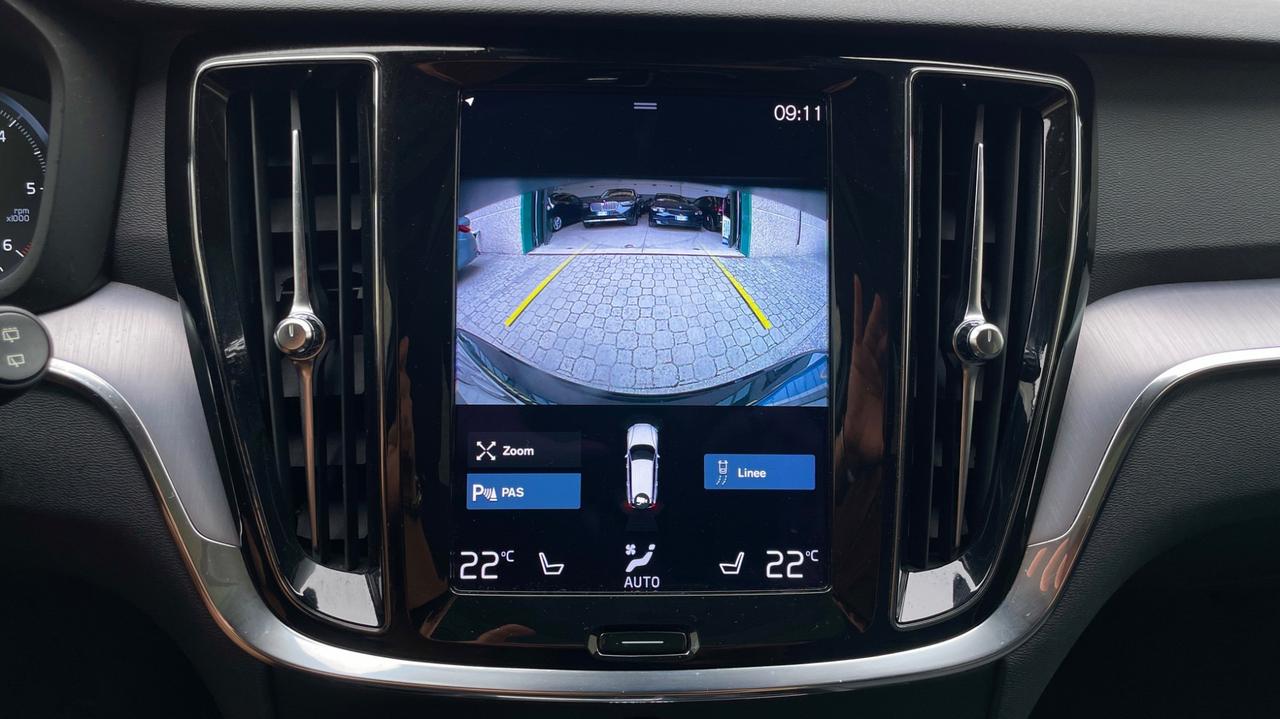 VOLVO V60 B4 2.0 GEARTRONIC MOMENTUM BUSINESS PRO 197CV - FULL LED, TETTO, SEDILI RISCALDABILI
