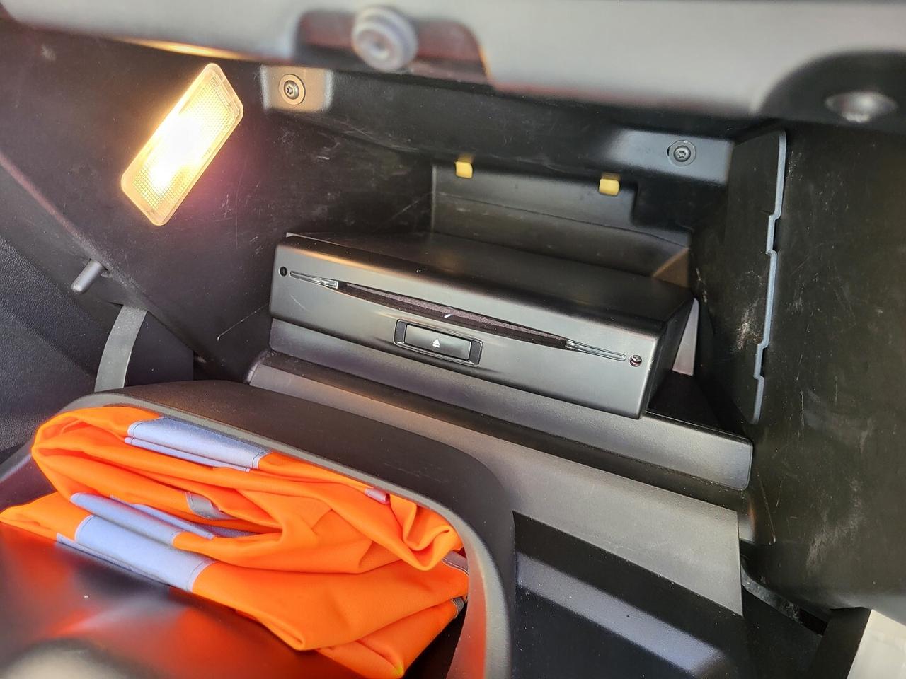 PEUGEOT 208 1,4 HDI-UNICA PROPRIETAR-4 REVISIONI