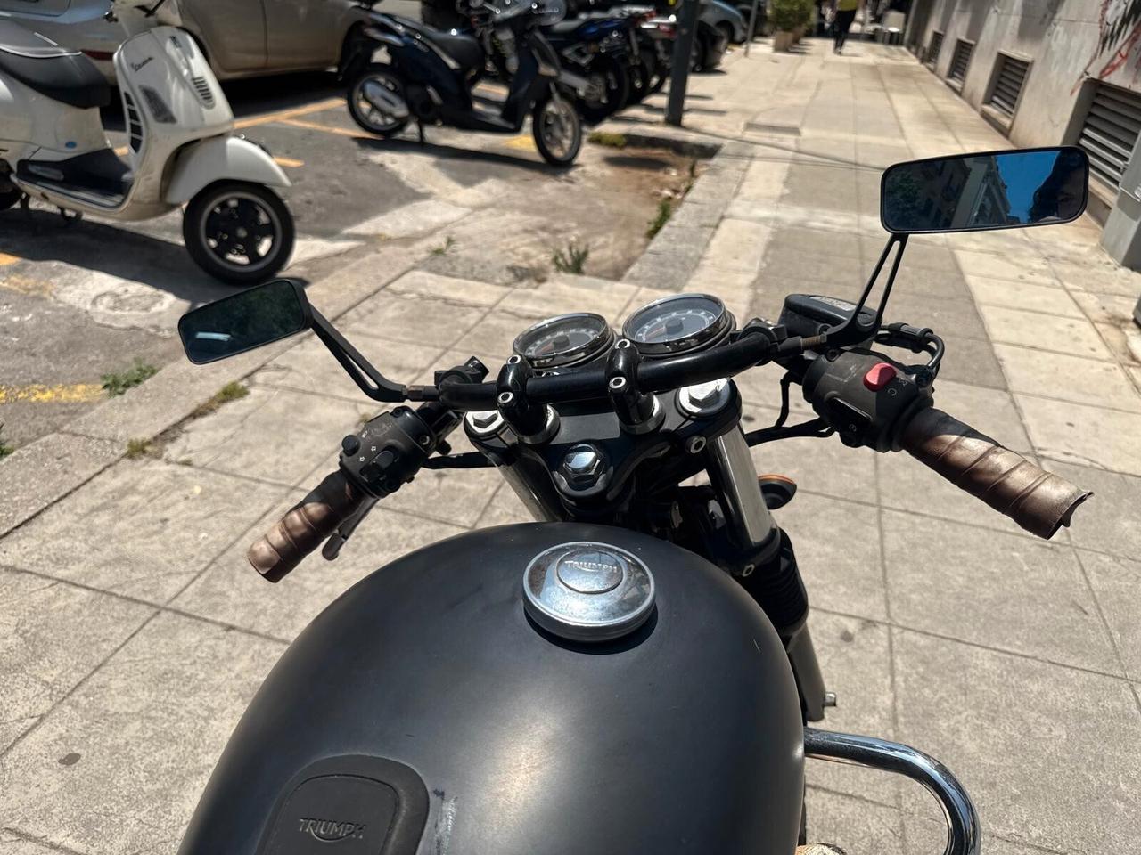 Triumph Bonneville T100 black