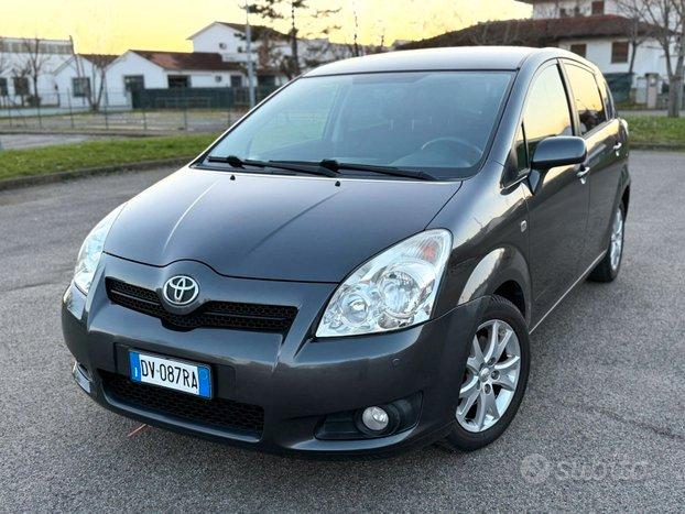 Toyota Corolla Verso 2.2 16V D-4D 7 POSTI