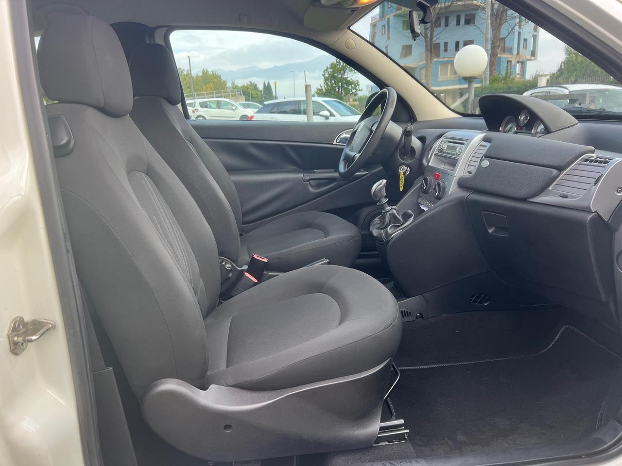 Lancia Ypsilon 1.2 69CV Unyca-2011"IMPECCABILE"