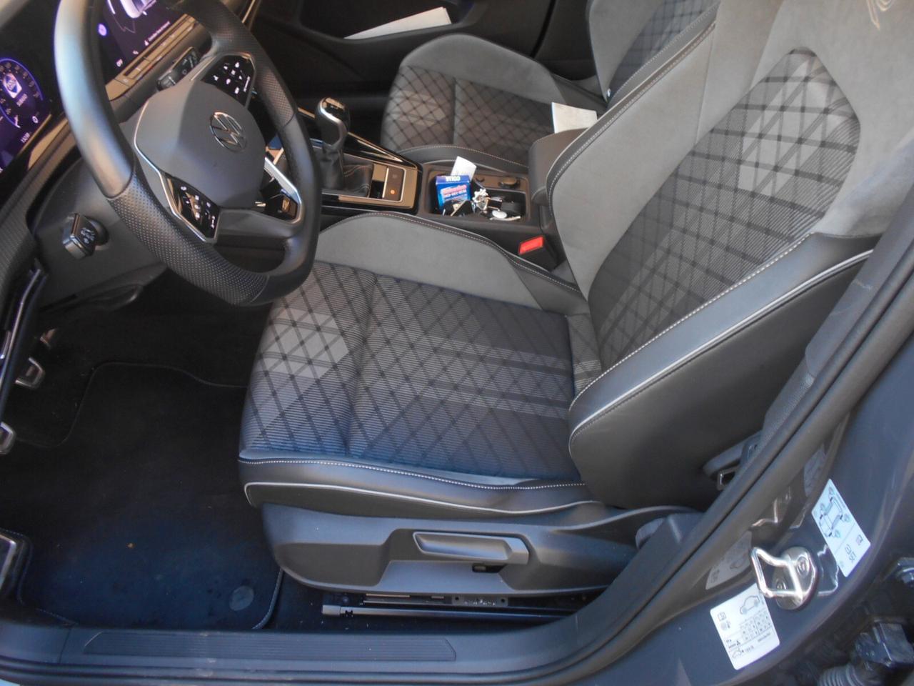 Volkswagen Golf versione R