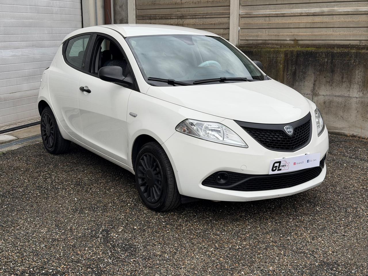 Lancia Ypsilon 1.0 FireFly 5 porte S&S Hybrid Ecochic Silver