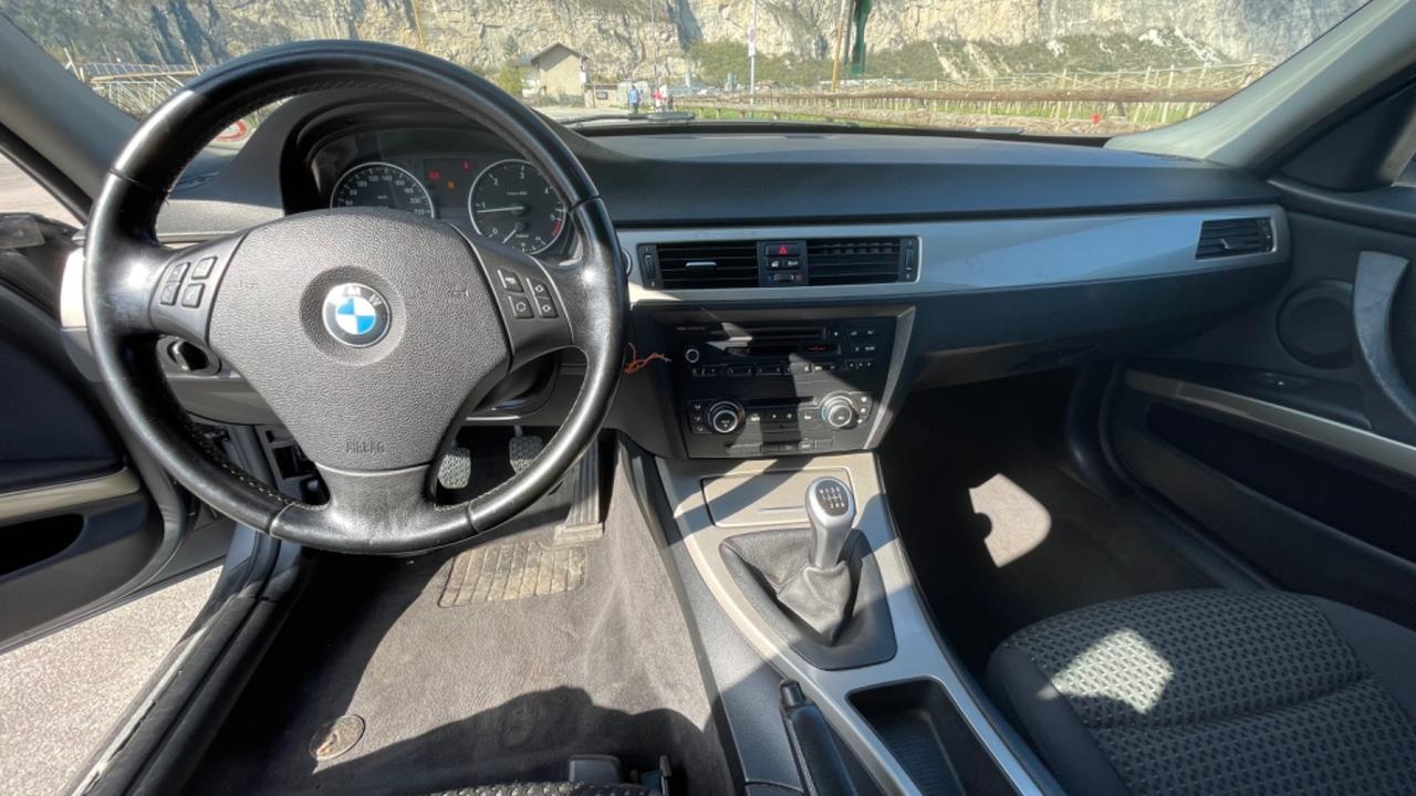 BMW 320D TOURING XDRIVE MANUALE - 2011